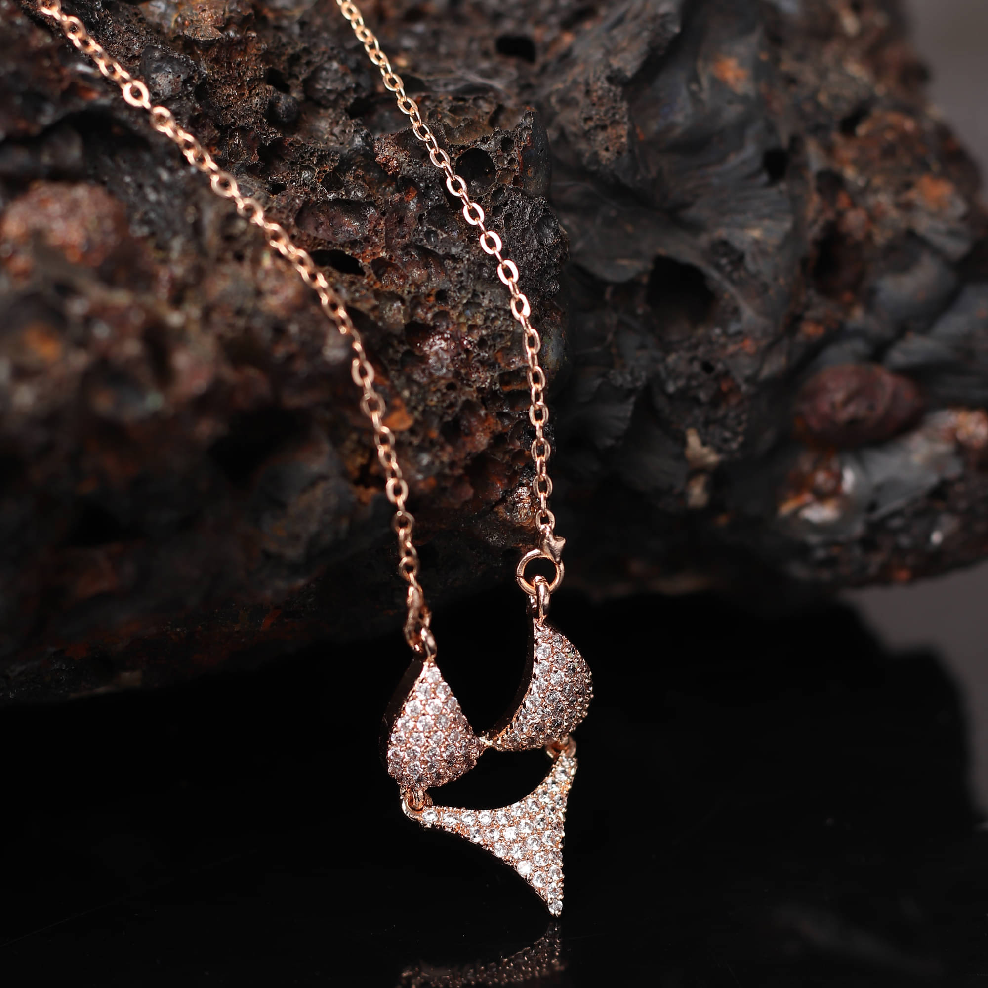     			Rhosyn Rose Gold Pendant set ( Pack of 1 )