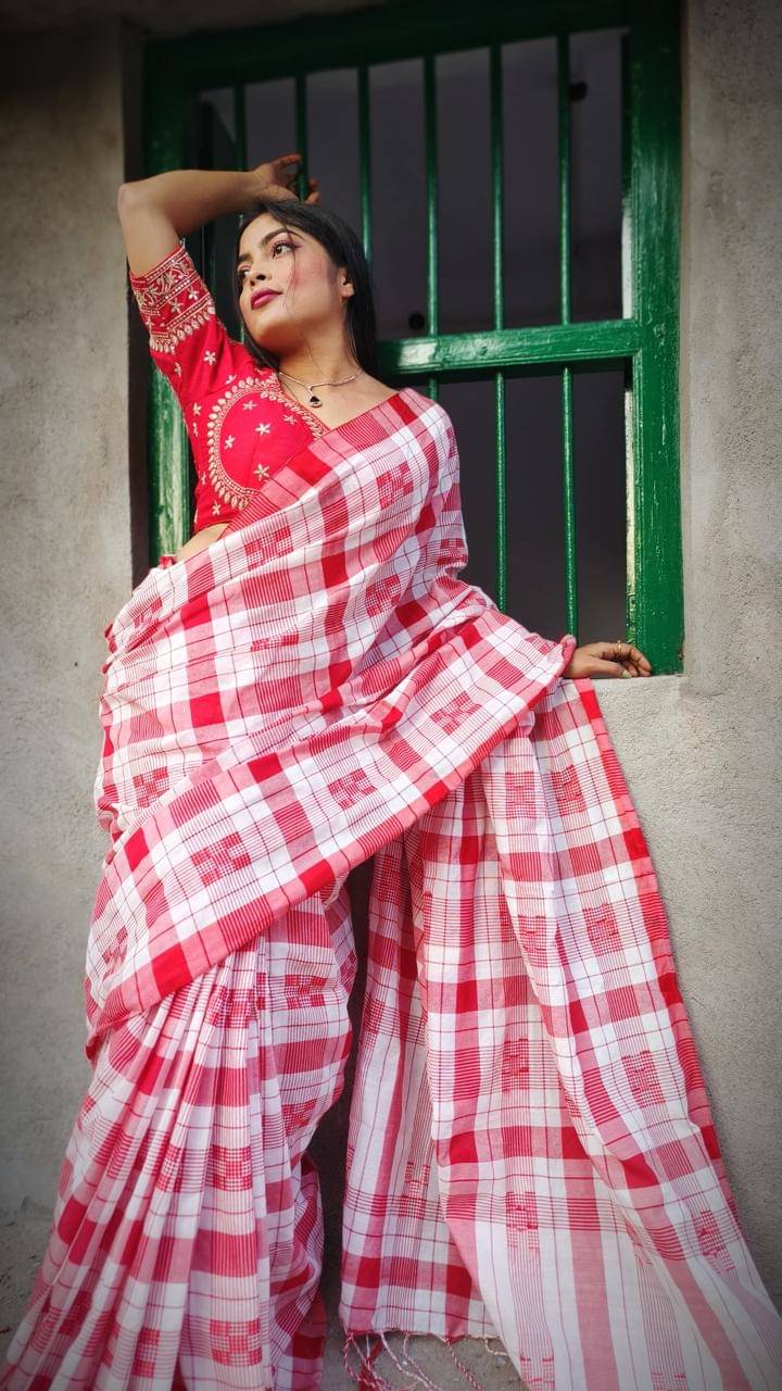     			SARADA HANDLOOM Cotton Checks Saree With Unstitched Blouse Piece ( Red )