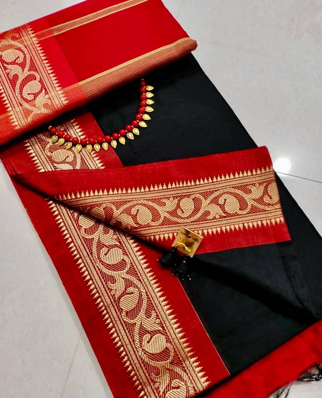 SARADA HANDLOOM Cotton Self Design Saree With Unstitched Blouse Piece ( Black )     			SARADA HANDLOOM Cotton Self Design Saree With Unstitched Blouse Piece ( Black )