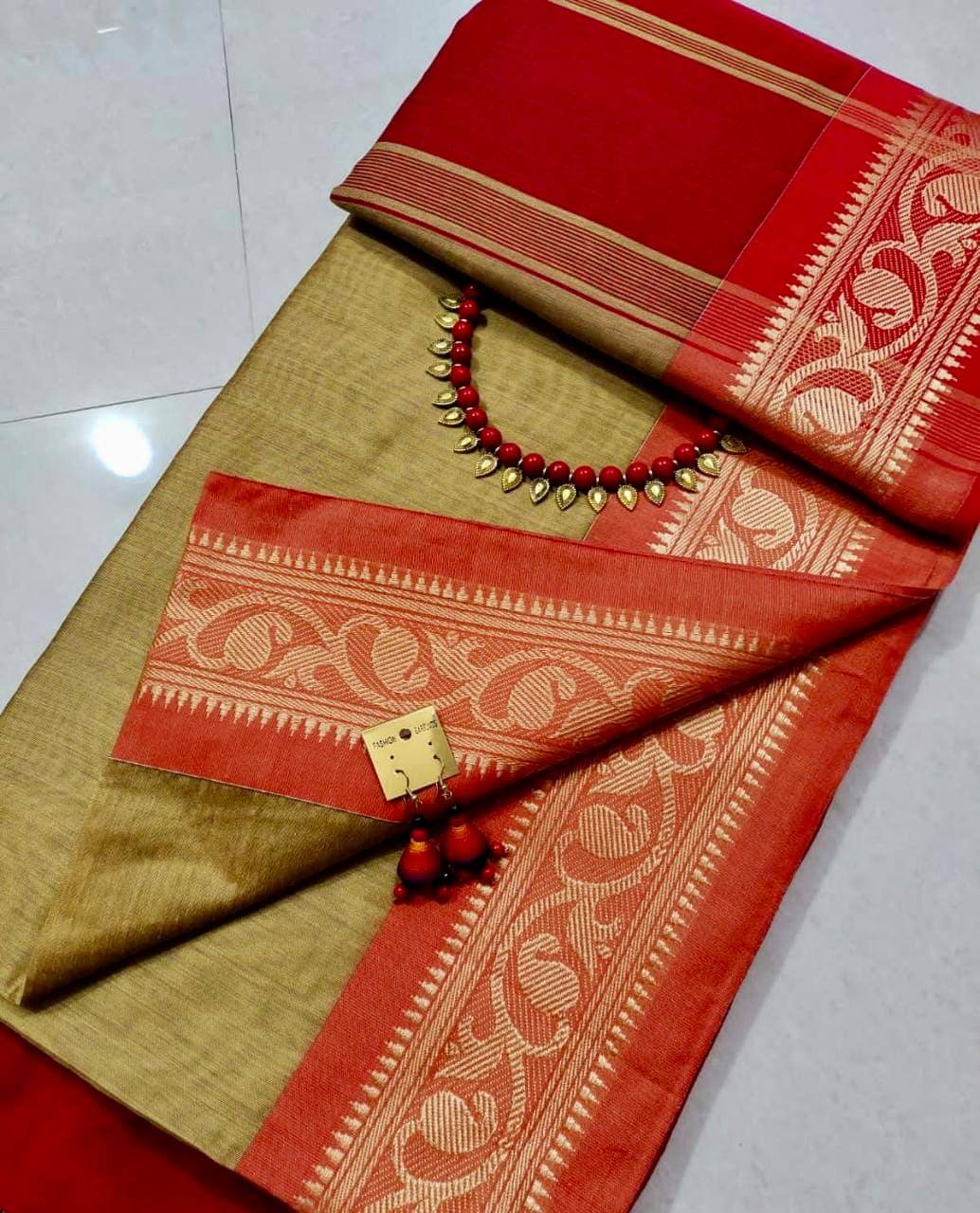 SARADA HANDLOOM Cotton Self Design Saree With Unstitched Blouse Piece ( Peach ) SARADA HANDLOOM Cotton Self Design Saree With Unstitched Blouse Piece ( Peach )