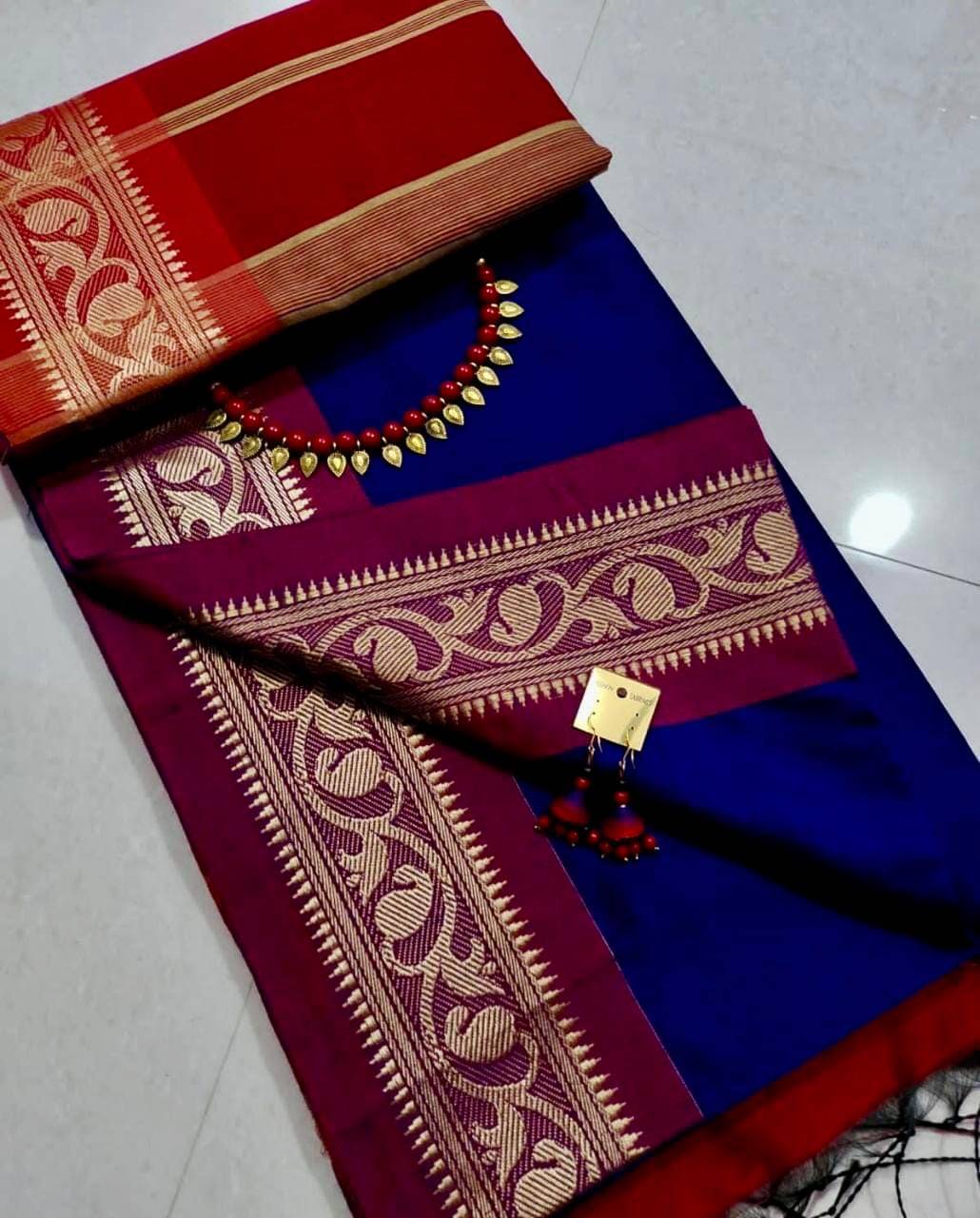 SARADA HANDLOOM Cotton Self Design Saree With Unstitched Blouse Piece ( Blue ) SARADA HANDLOOM Cotton Self Design Saree With Unstitched Blouse Piece ( Blue )