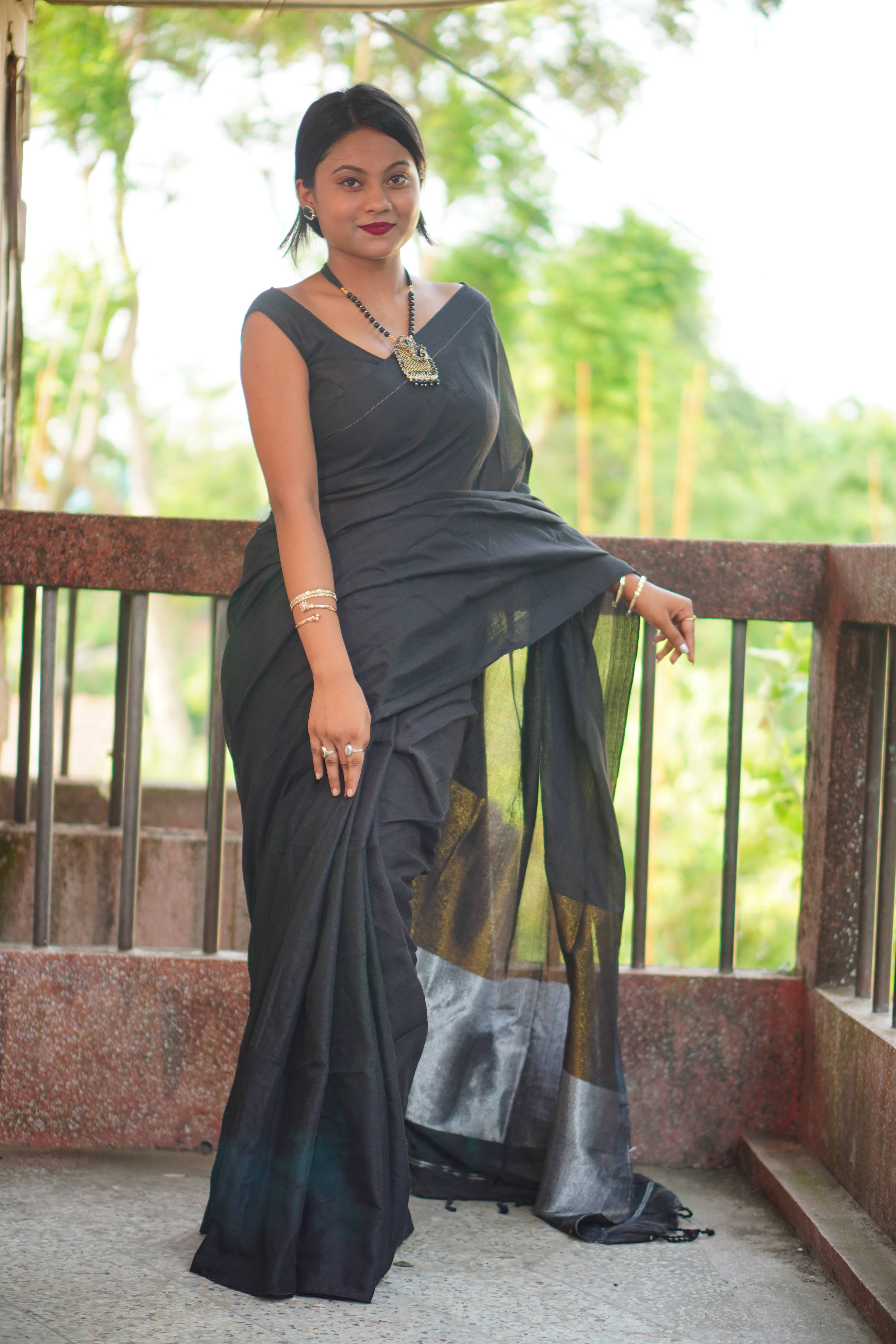 SARADA HANDLOOM Cotton Solid Saree With Unstitched Blouse Piece ( Black ) SARADA HANDLOOM Cotton Solid Saree With Unstitched Blouse Piece ( Black )