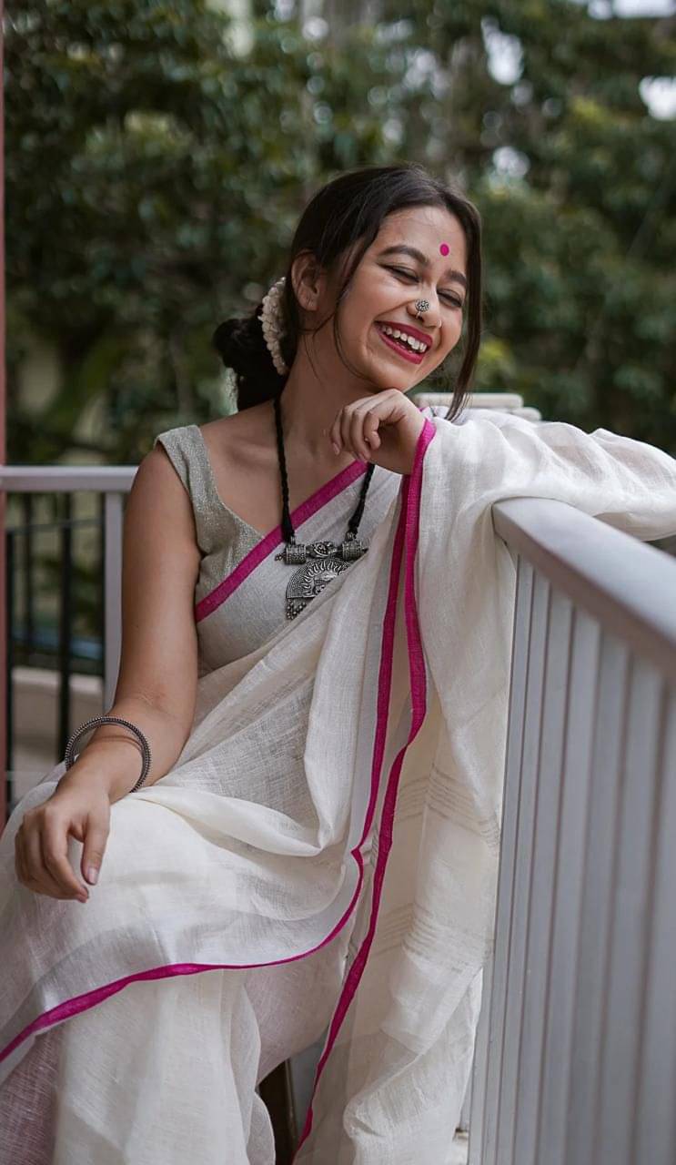 SARADA HANDLOOM Cotton Solid Saree With Unstitched Blouse Piece ( White ) SARADA HANDLOOM Cotton Solid Saree With Unstitched Blouse Piece ( White )