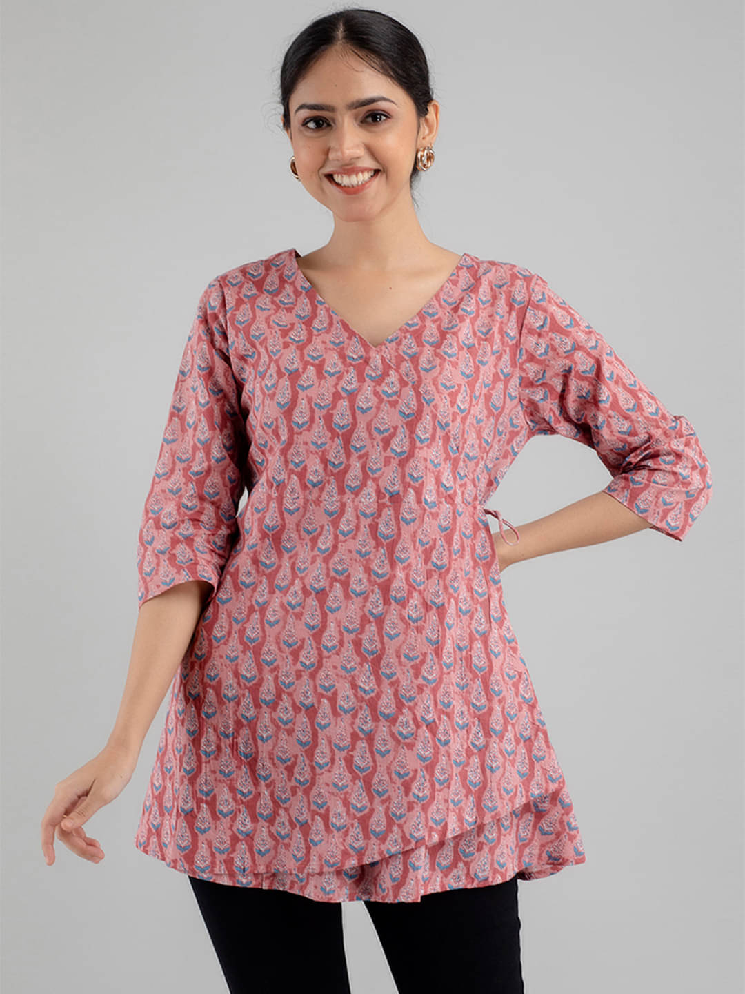     			Cotton Blend Short Kurti For Women (Pack of 1)