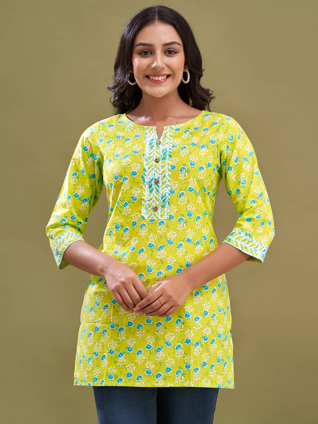     			Cotton Blend Short Kurti For Women (Pack of 1)