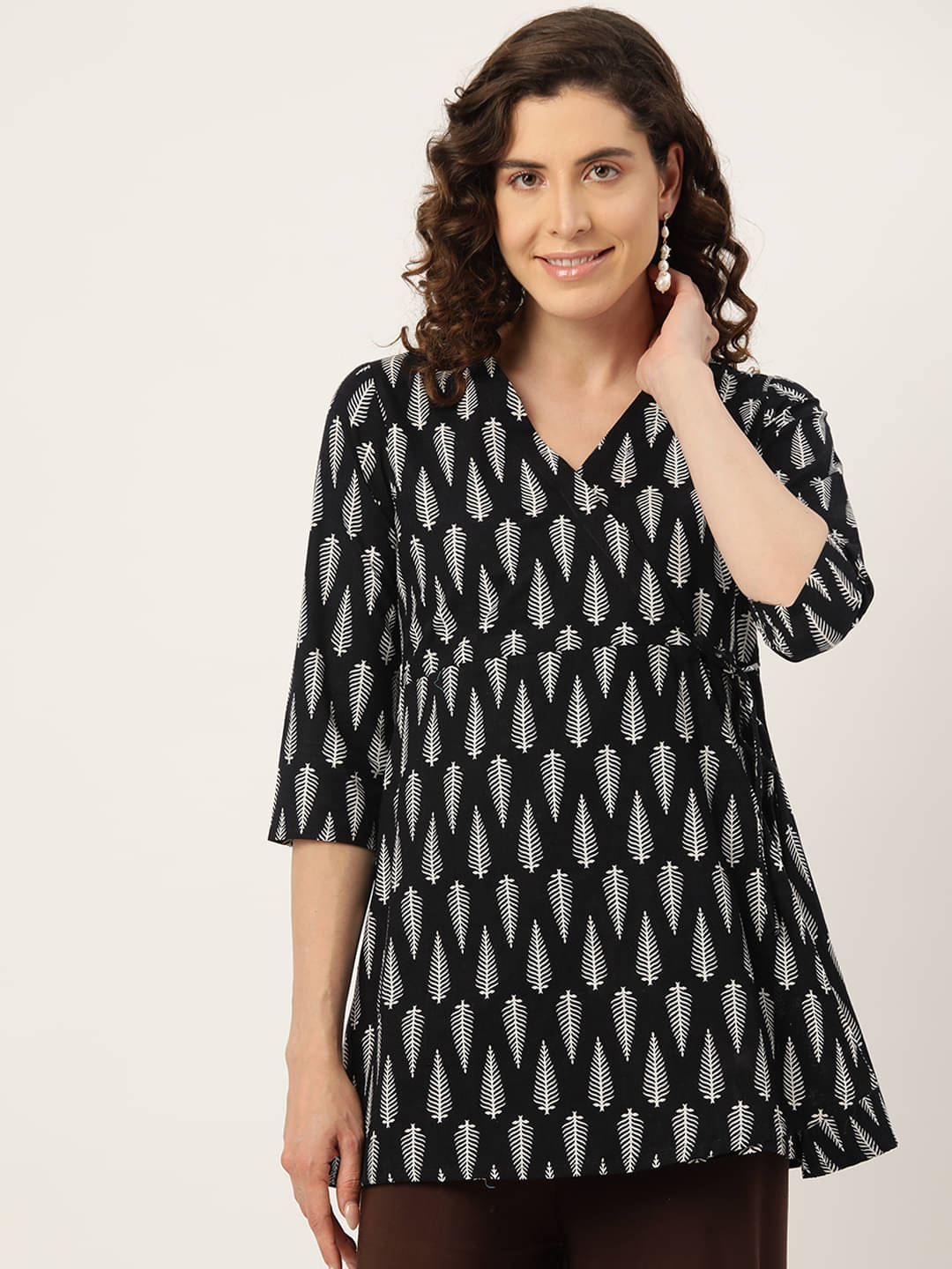     			Cotton Blend Short Kurti For Women (Pack of 1)
