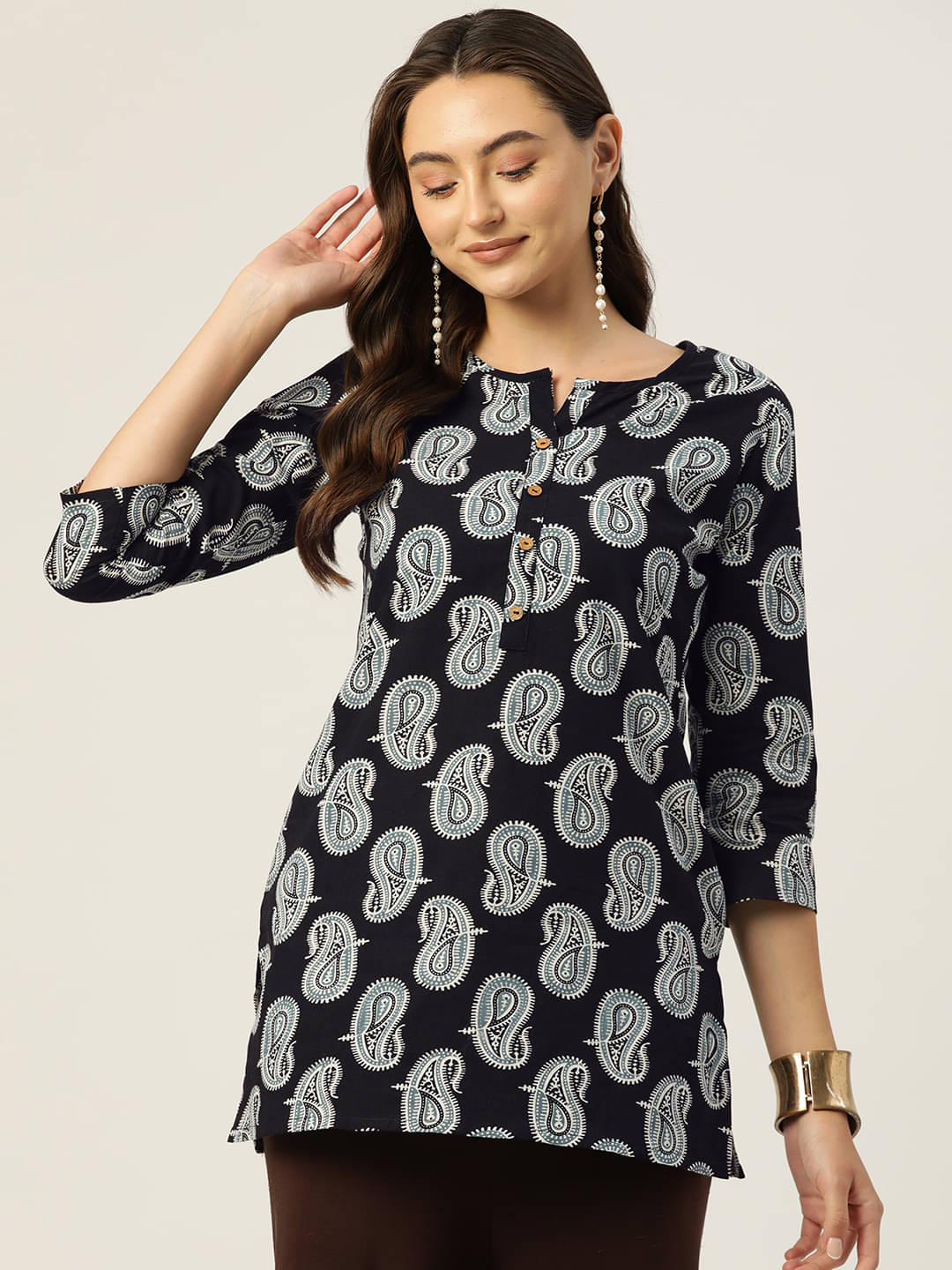     			Cotton Blend Short Kurti For Women (Pack of 1)