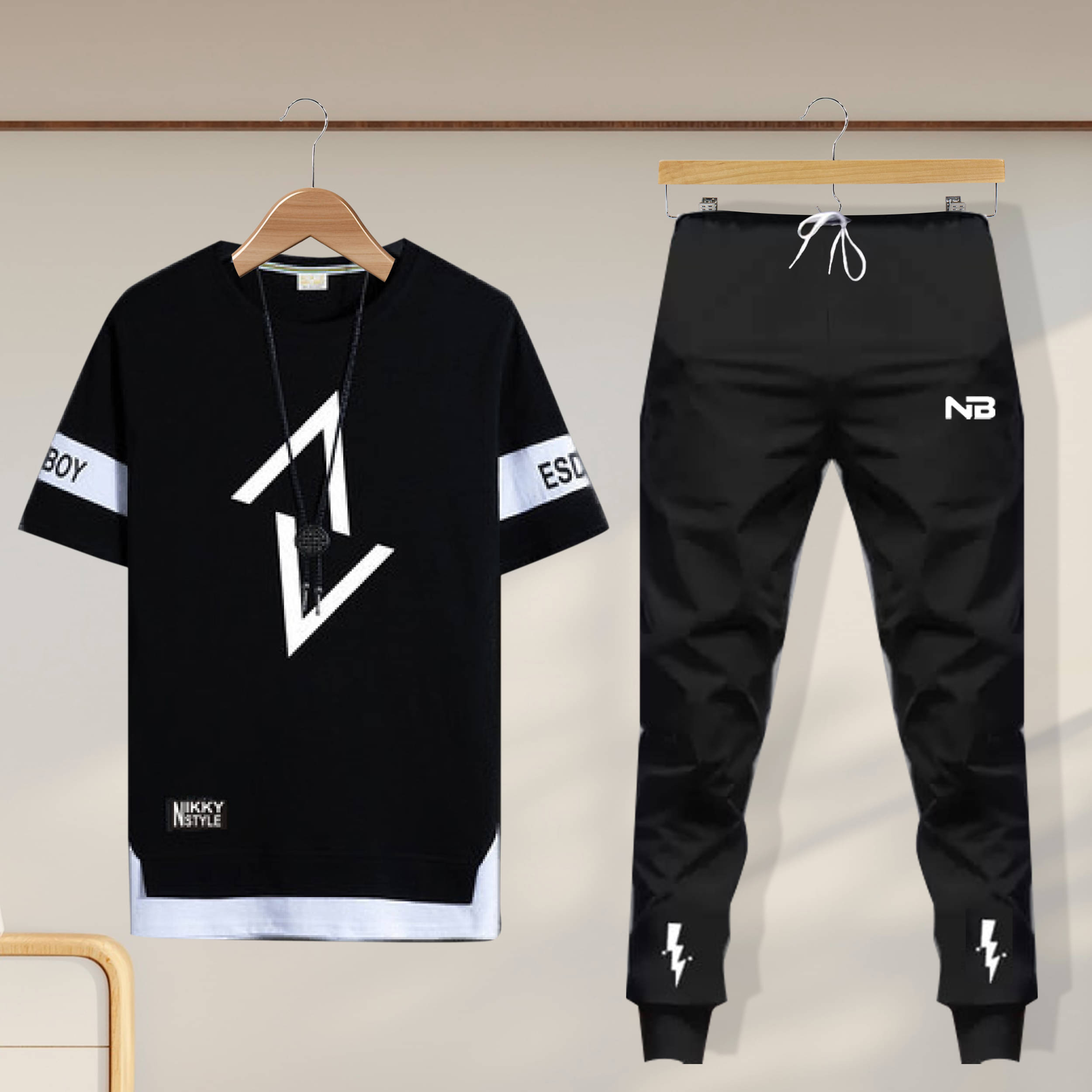     			Lieo Trend Black Cotton Blend Regular Fit Men's Tracksuit ( Pack of 1 )
