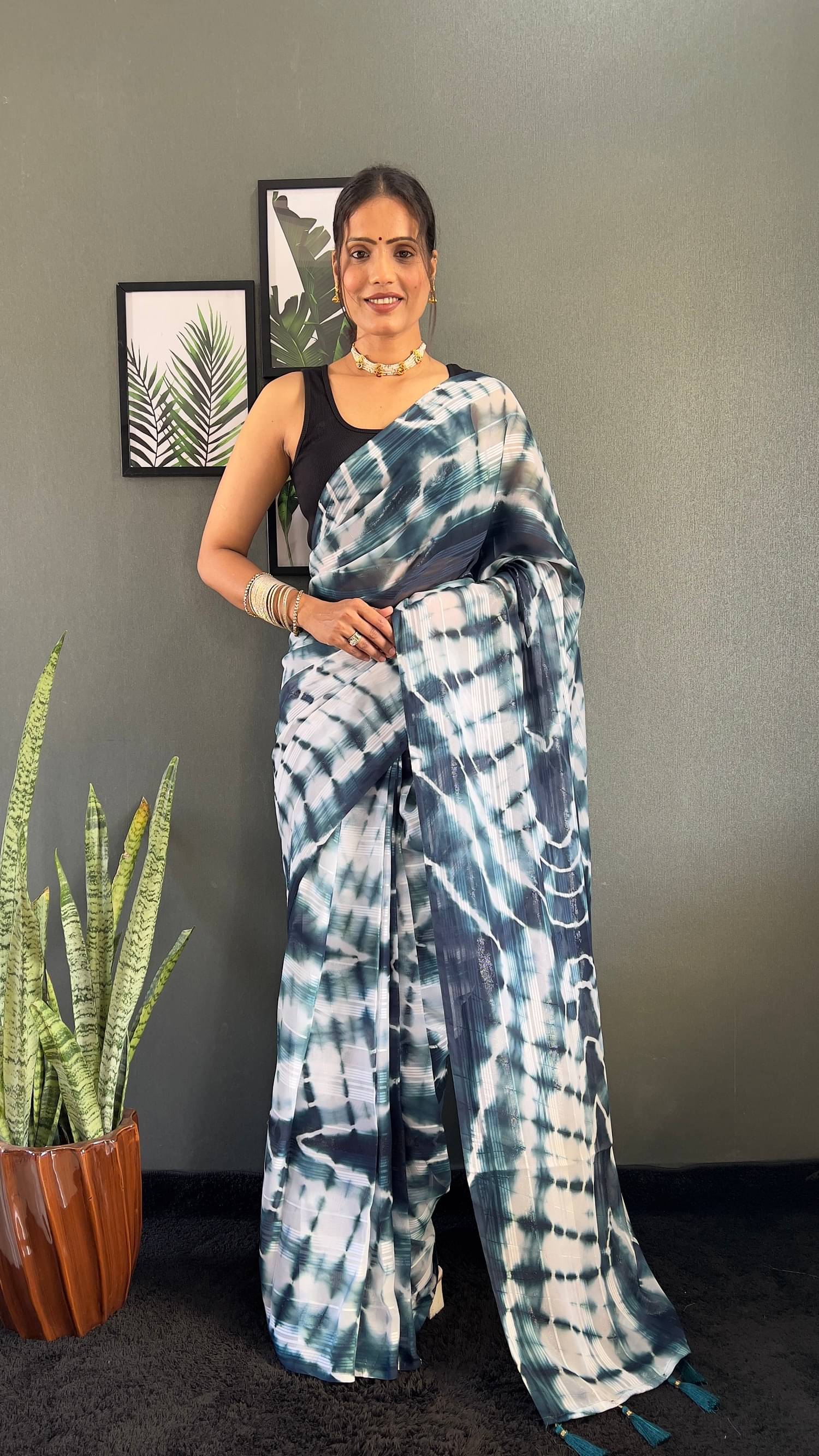     			JULEE Chiffon Dyed Saree With Unstitched Blouse Piece ( Rama )