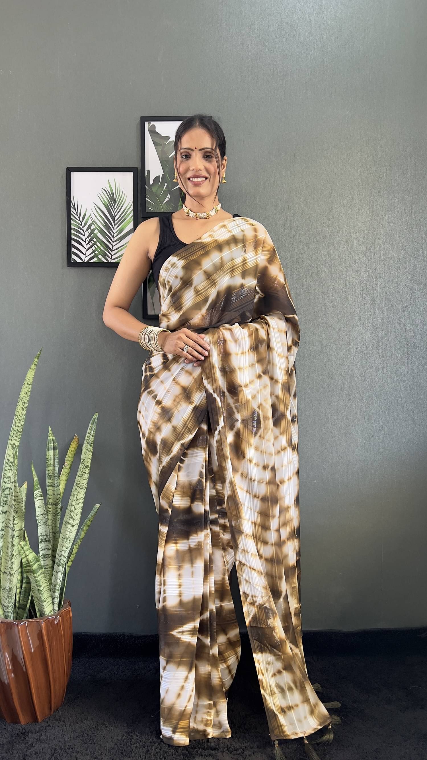     			JULEE Chiffon Dyed Saree With Unstitched Blouse Piece ( Brown )