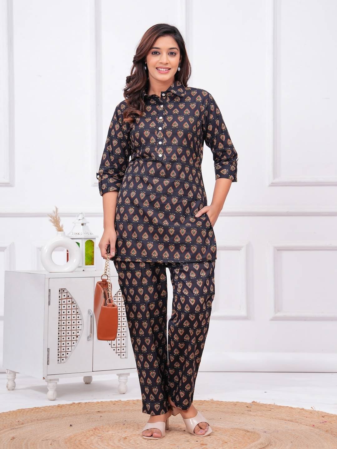 Nevisha Style Women Printed Tunic With Trousers Co-Ord Set ( Black ) Nevisha Style Women Printed Tunic With Trousers Co-Ord Set ( Black )