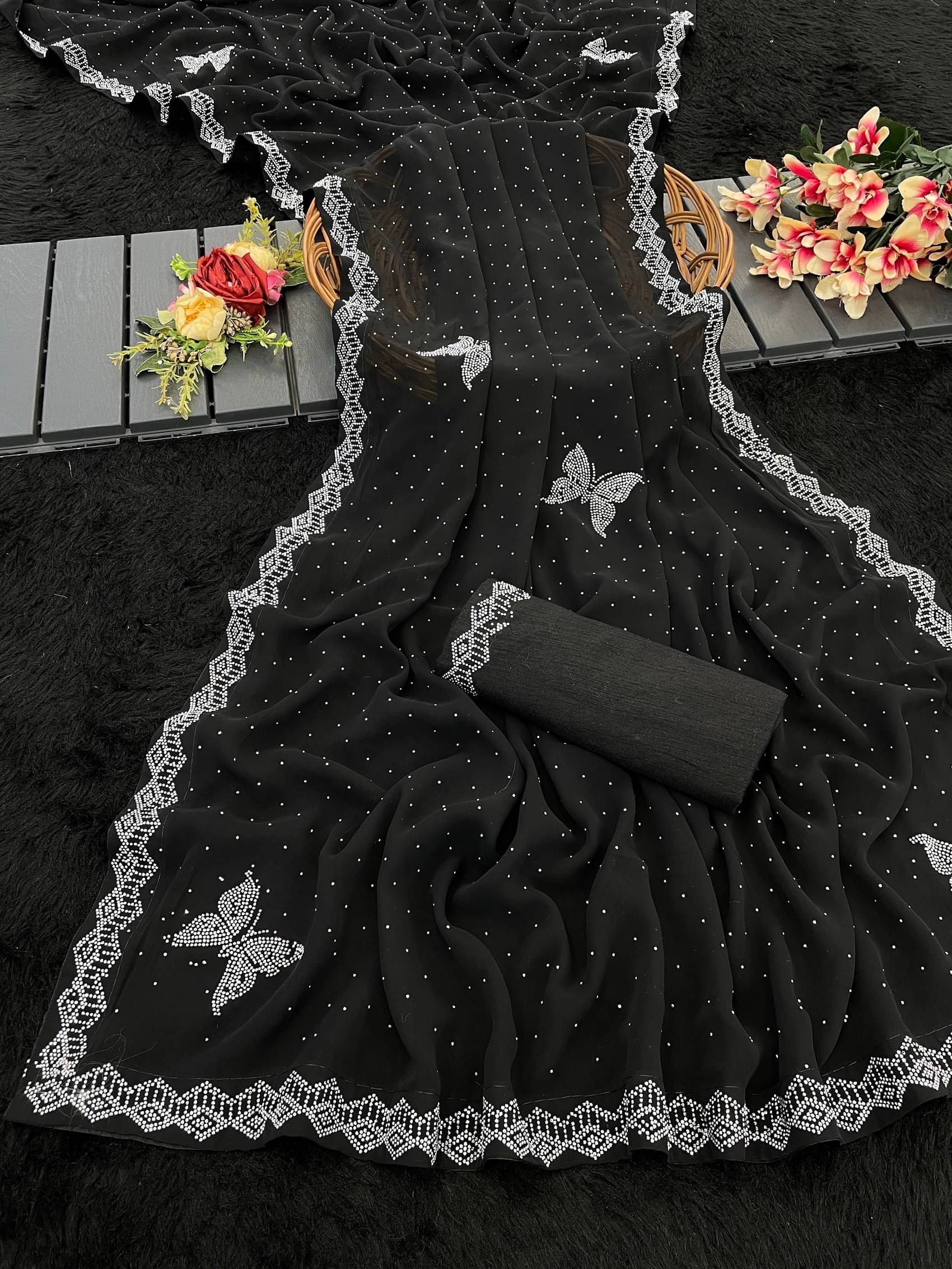     			VEERAIVA Chiffon Embellished Saree With Unstitched Blouse Piece ( Black )