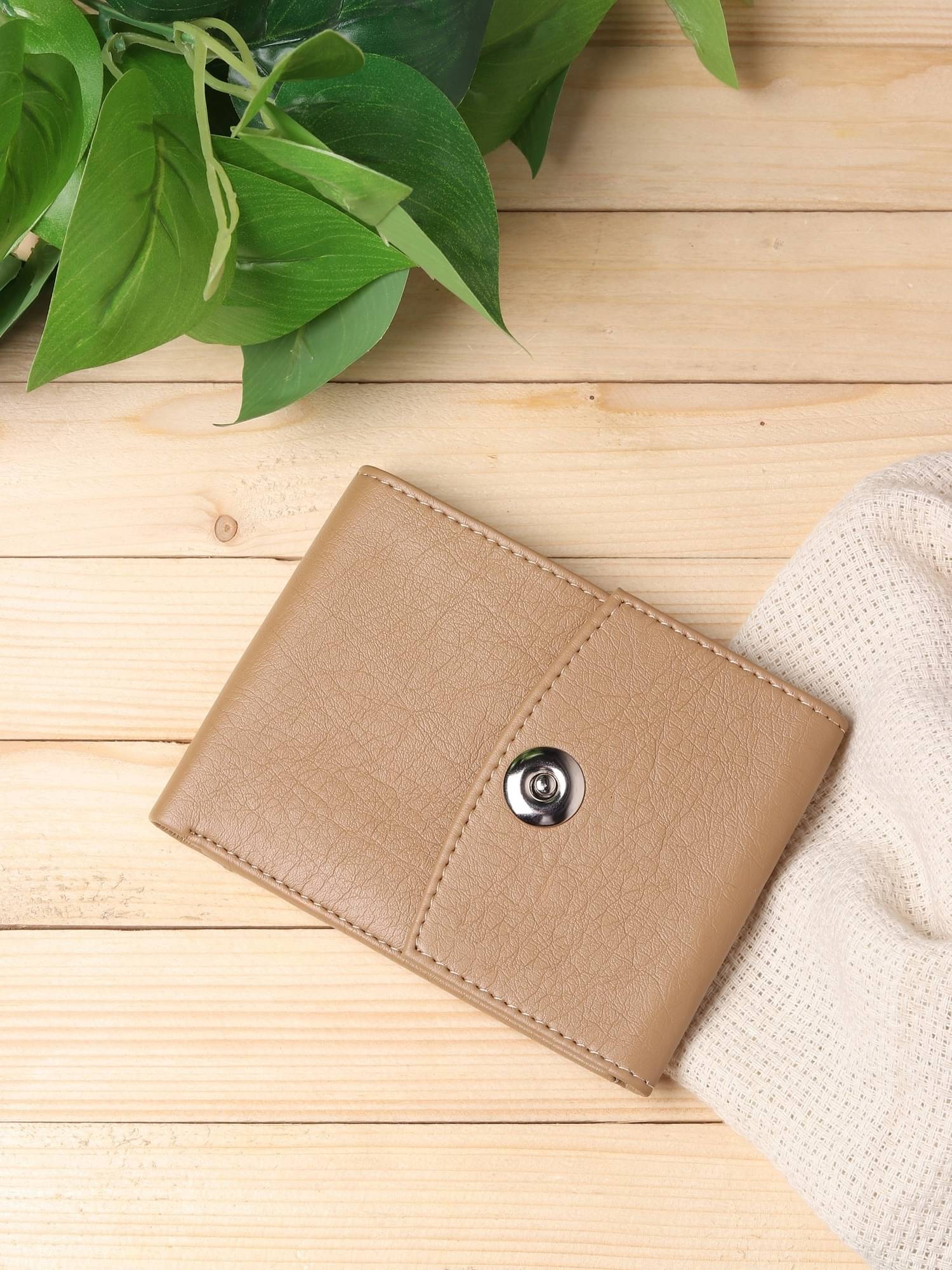     			HRFSTAR PU Solid Men's Regular Wallet With 6 Slots For Card ( Beige , Pack of 1 )