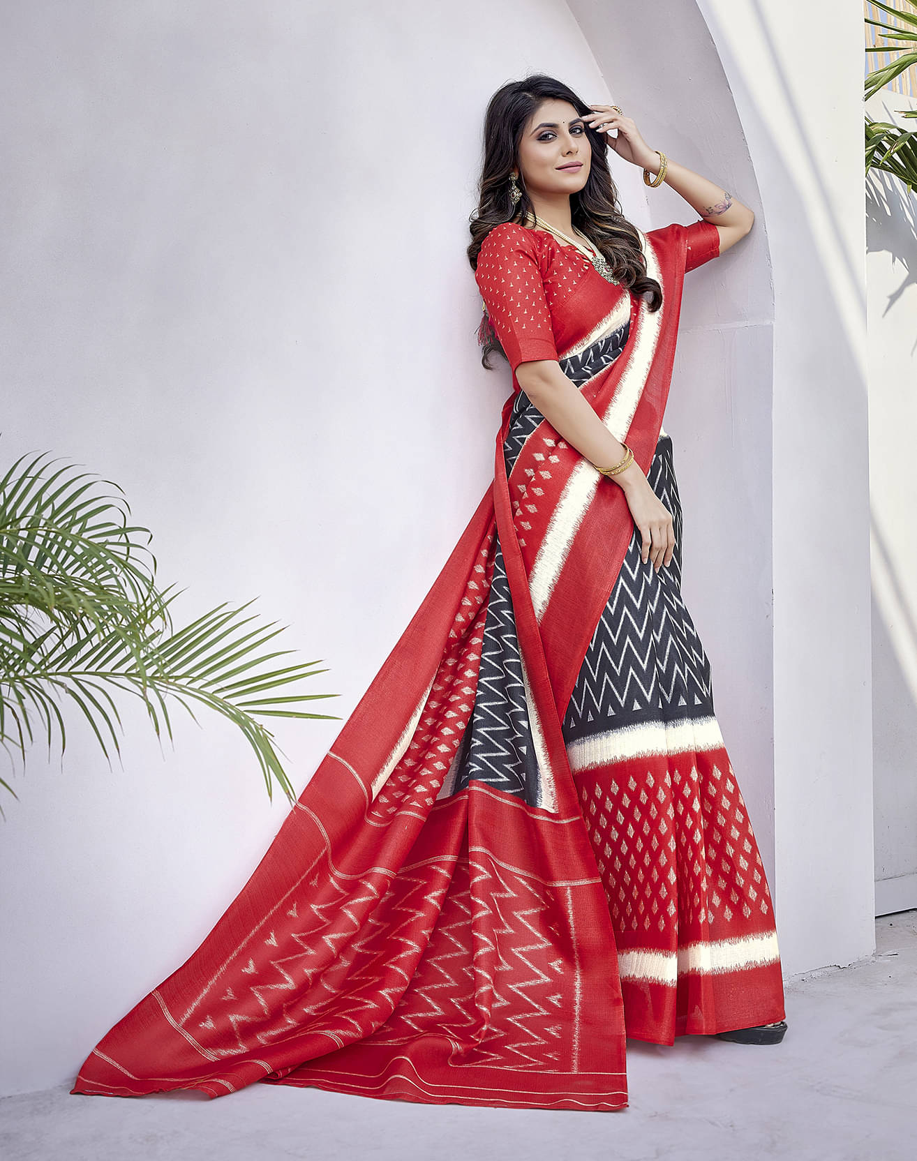     			Yashika Art Silk Printed Saree With Unstitched Blouse Piece ( Red )