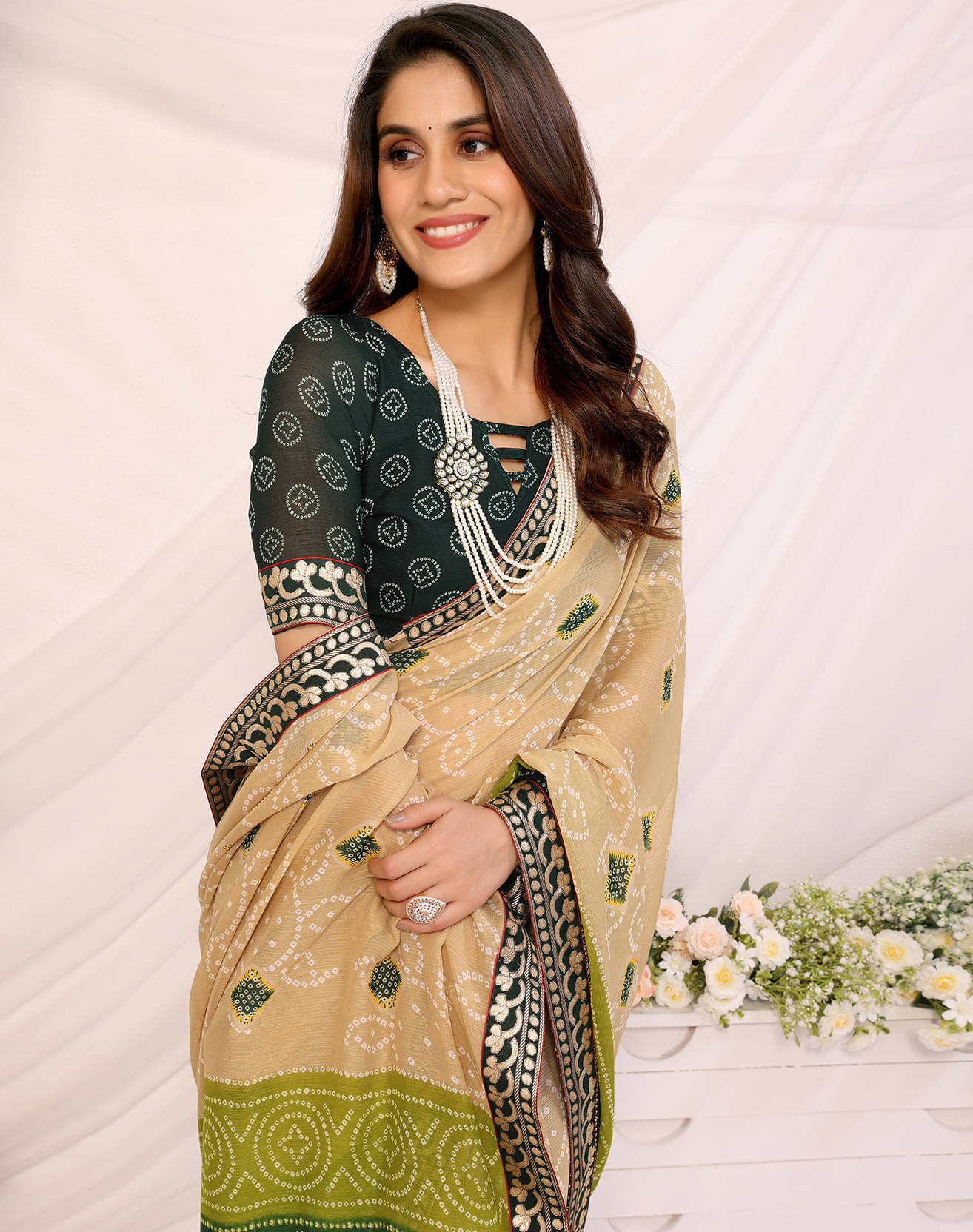     			Yashika Georgette Printed Saree With Unstitched Blouse Piece ( Green )