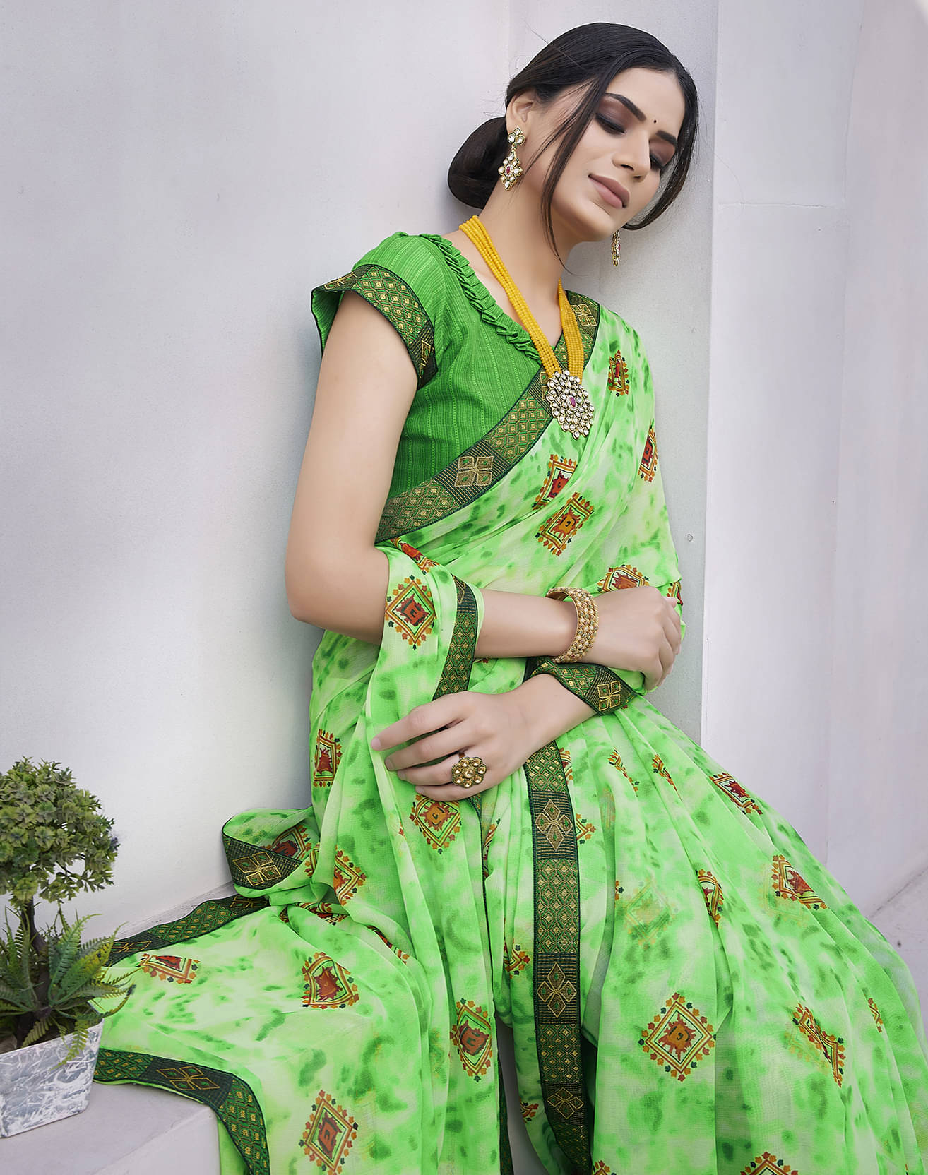     			Yashika Georgette Printed Saree With Unstitched Blouse Piece ( Green )