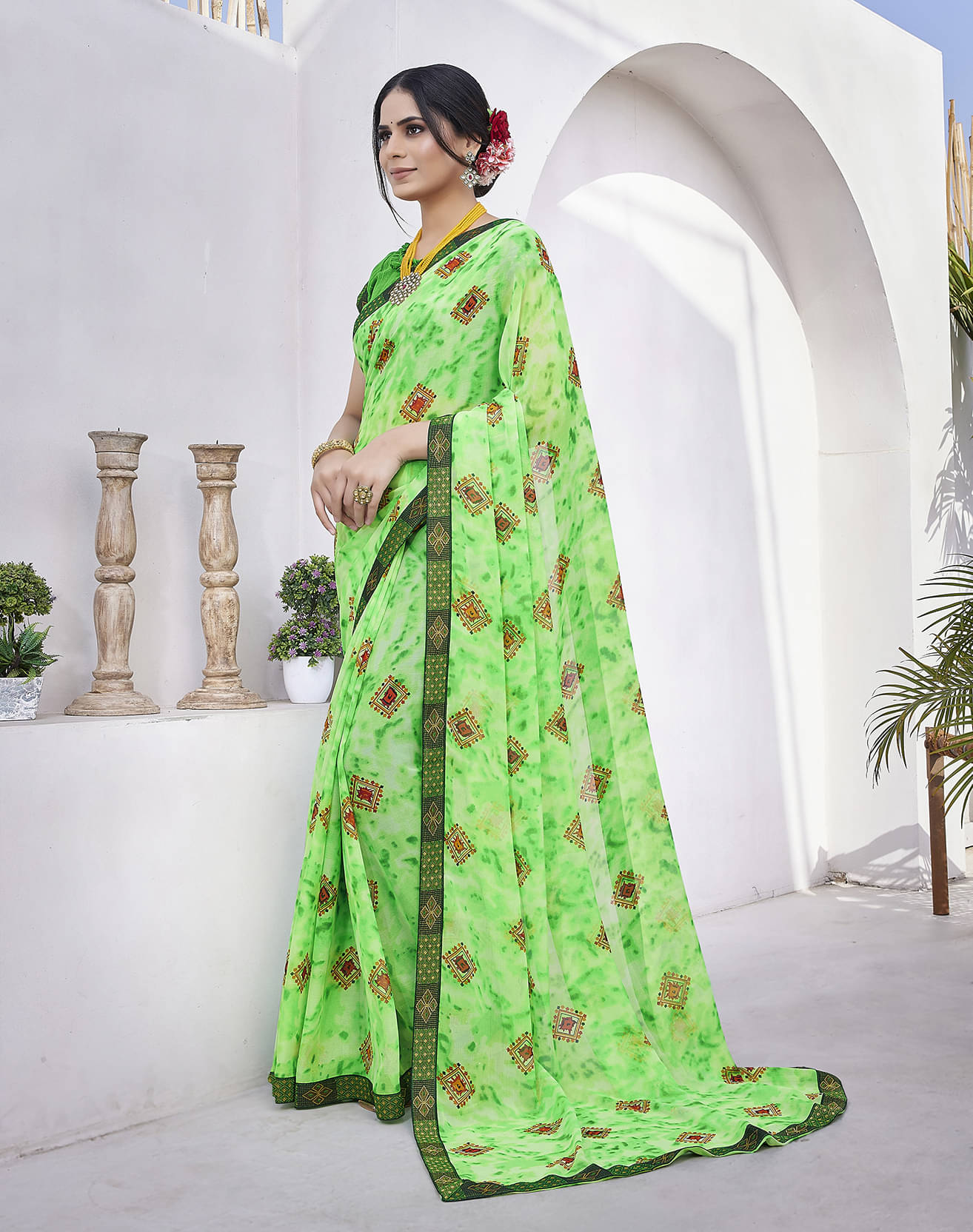     			Yashika Georgette Printed Saree With Unstitched Blouse Piece ( Green )