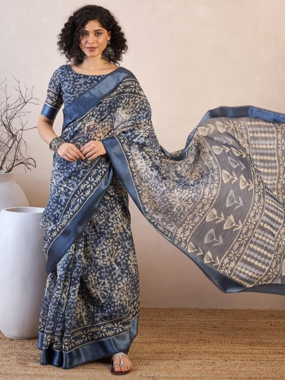     			NightBlue Linen Printed Saree With Unstitched Blouse Piece ( Dark Grey )