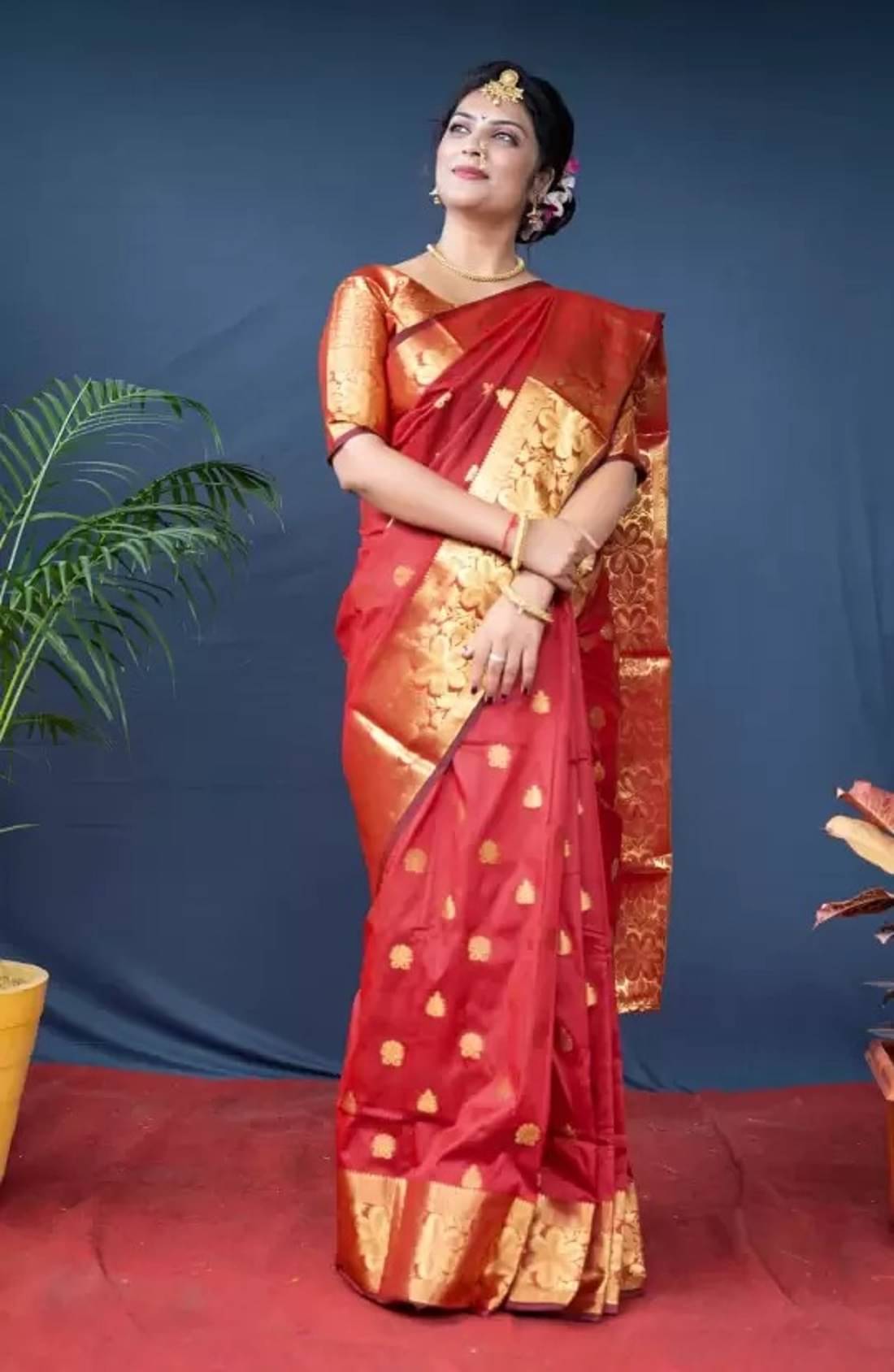     			Saadhvi Silk Woven Saree With Unstitched Blouse Piece ( Red )