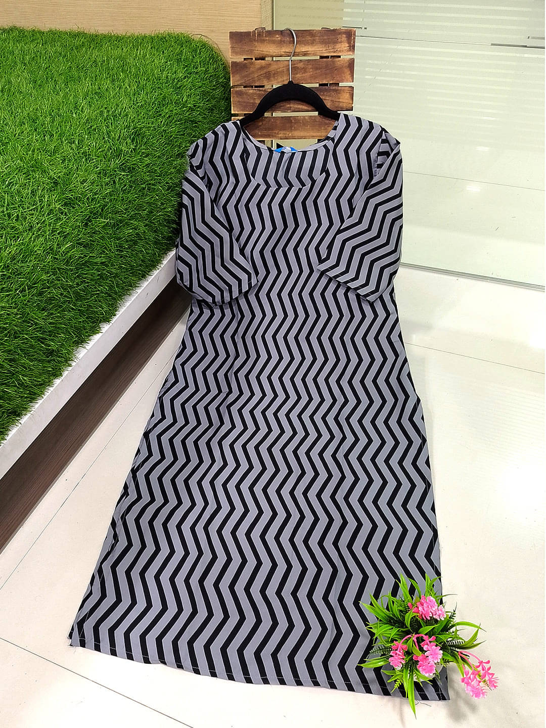 1 Stop Fashion Pack of 1 Crepe Printed Straight Women's Kurti - ( Black )     			1 Stop Fashion Pack of 1 Crepe Printed Straight Women's Kurti - ( Black )