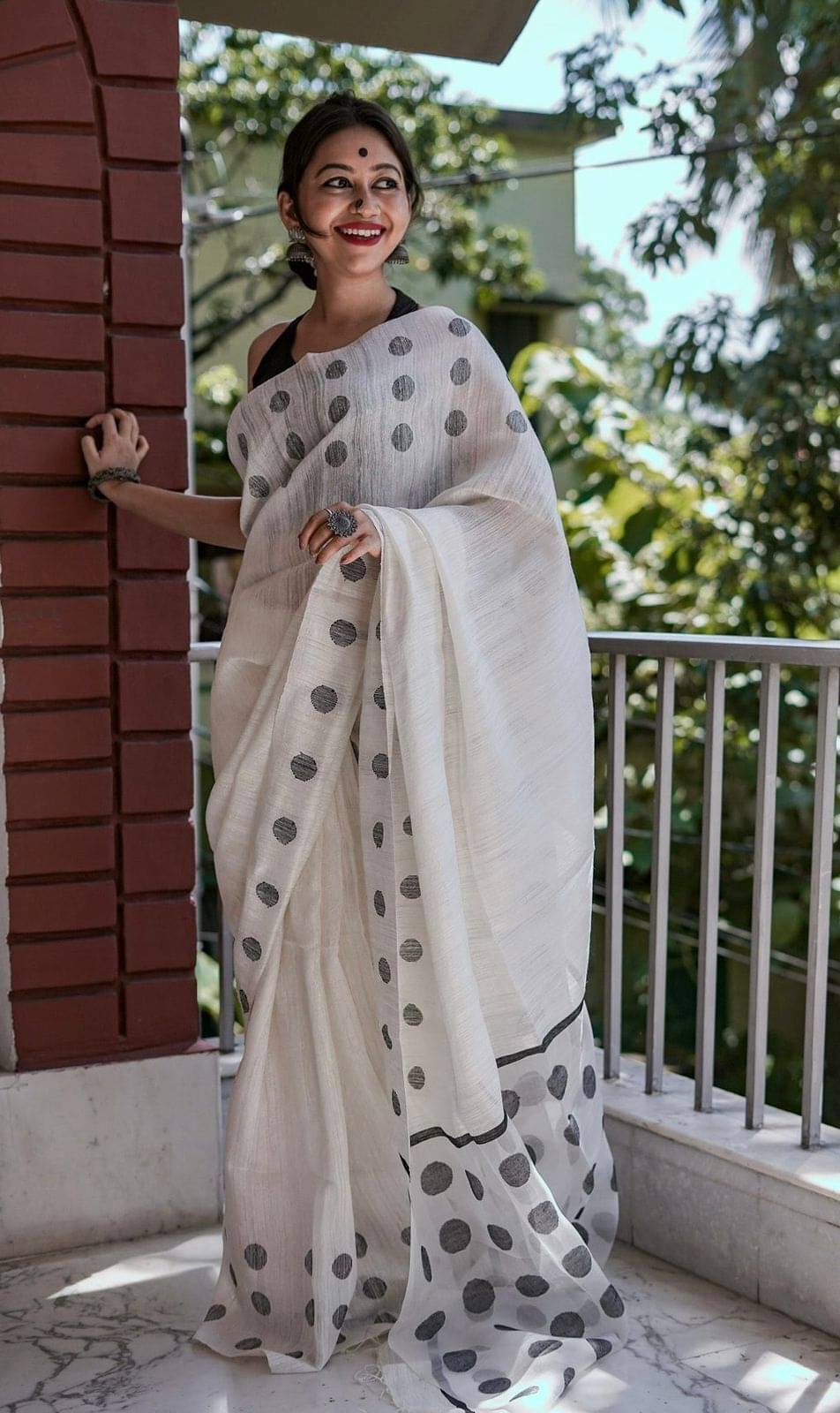 Pheasant Cotton Blend Woven Saree With Unstitched Blouse Piece ( White )     			Pheasant Cotton Blend Woven Saree With Unstitched Blouse Piece ( White )