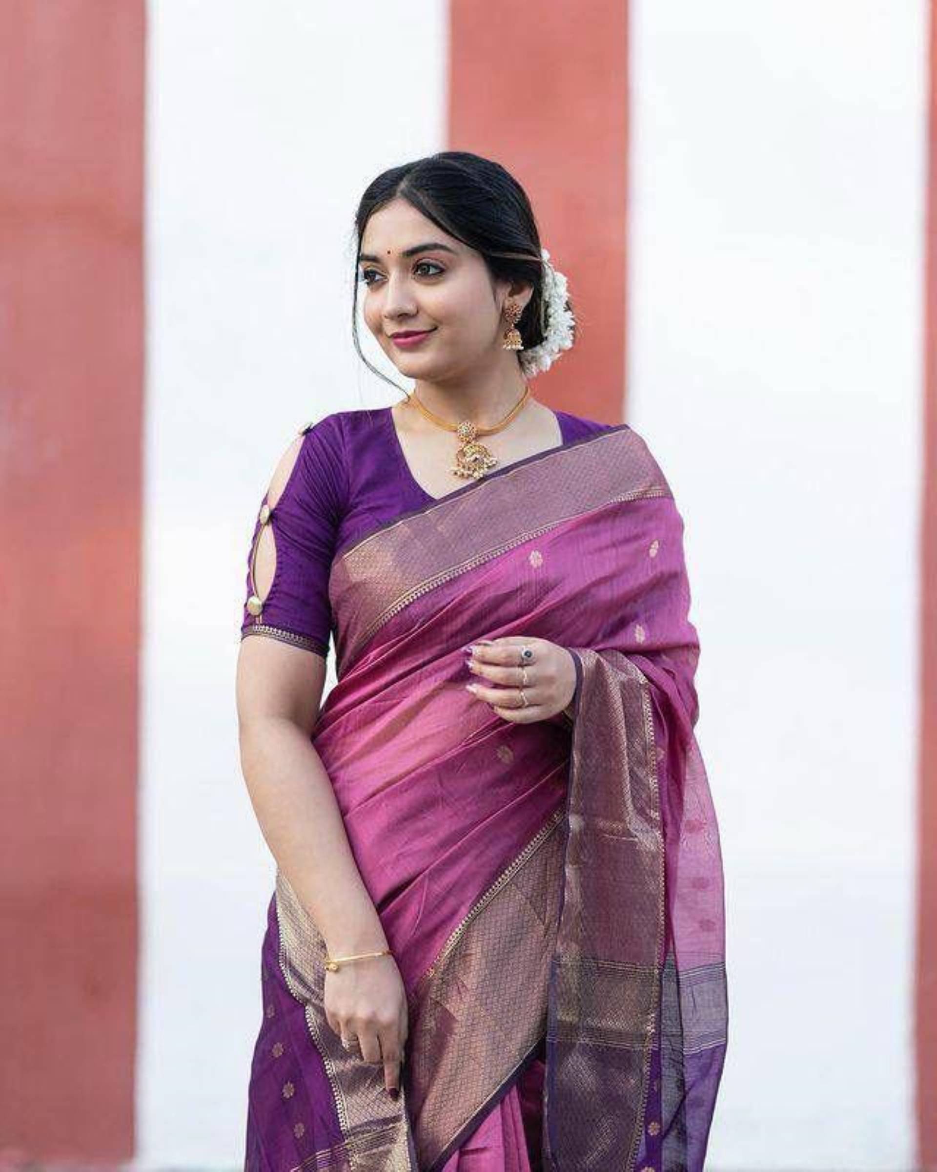     			Pheasant Cotton Blend Woven Saree With Unstitched Blouse Piece ( Red )