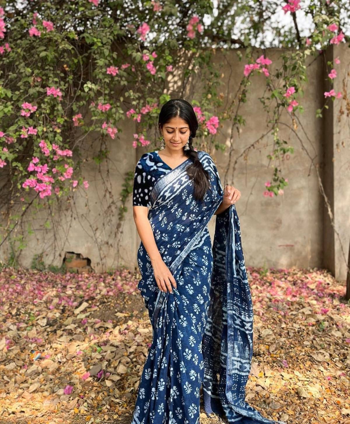 Pheasant Cotton Blend Printed Saree With Unstitched Blouse Piece ( Blue )     			Pheasant Cotton Blend Printed Saree With Unstitched Blouse Piece ( Blue )