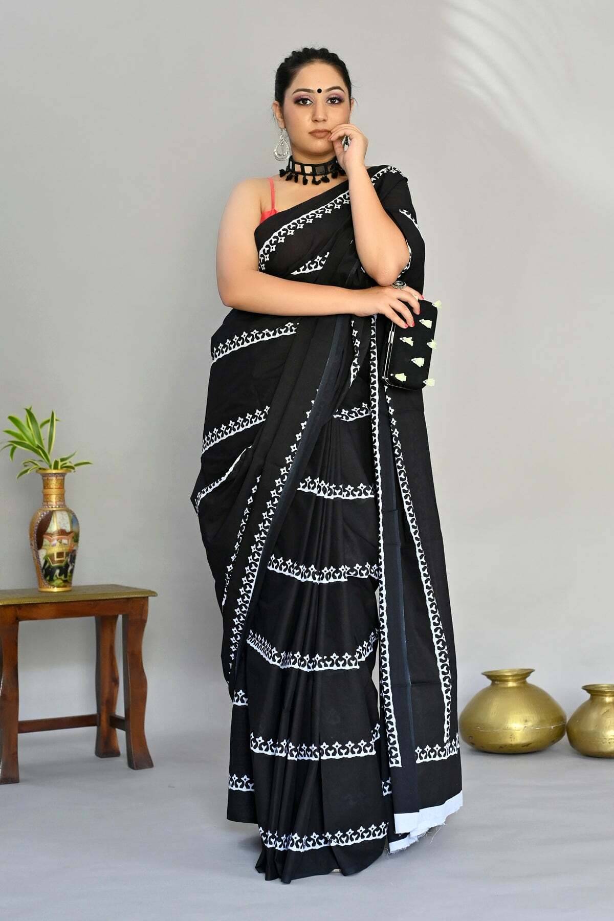    			Pheasant Cotton Blend Printed Saree With Unstitched Blouse Piece ( Black )