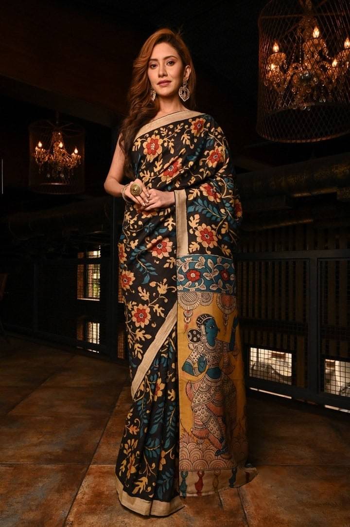 Pheasant Cotton Blend Printed Saree With Unstitched Blouse Piece ( Black ) Pheasant Cotton Blend Printed Saree With Unstitched Blouse Piece ( Black )