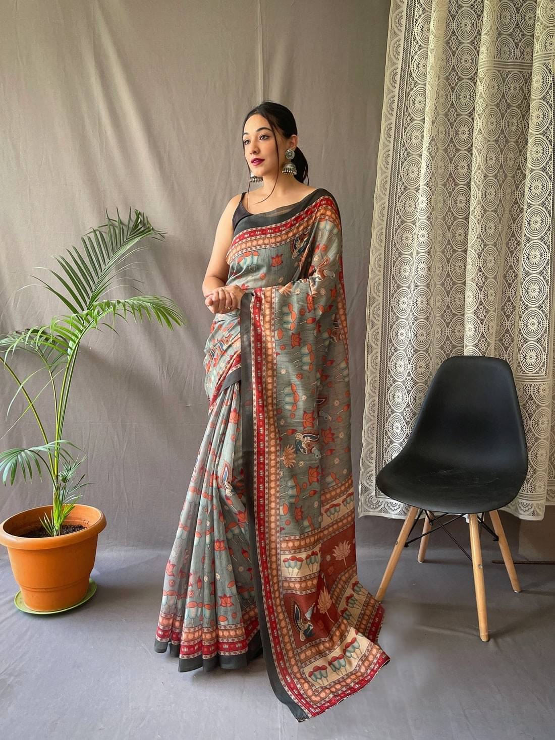 Pheasant Cotton Blend Printed Saree With Unstitched Blouse Piece ( Grey ) Pheasant Cotton Blend Printed Saree With Unstitched Blouse Piece ( Grey )