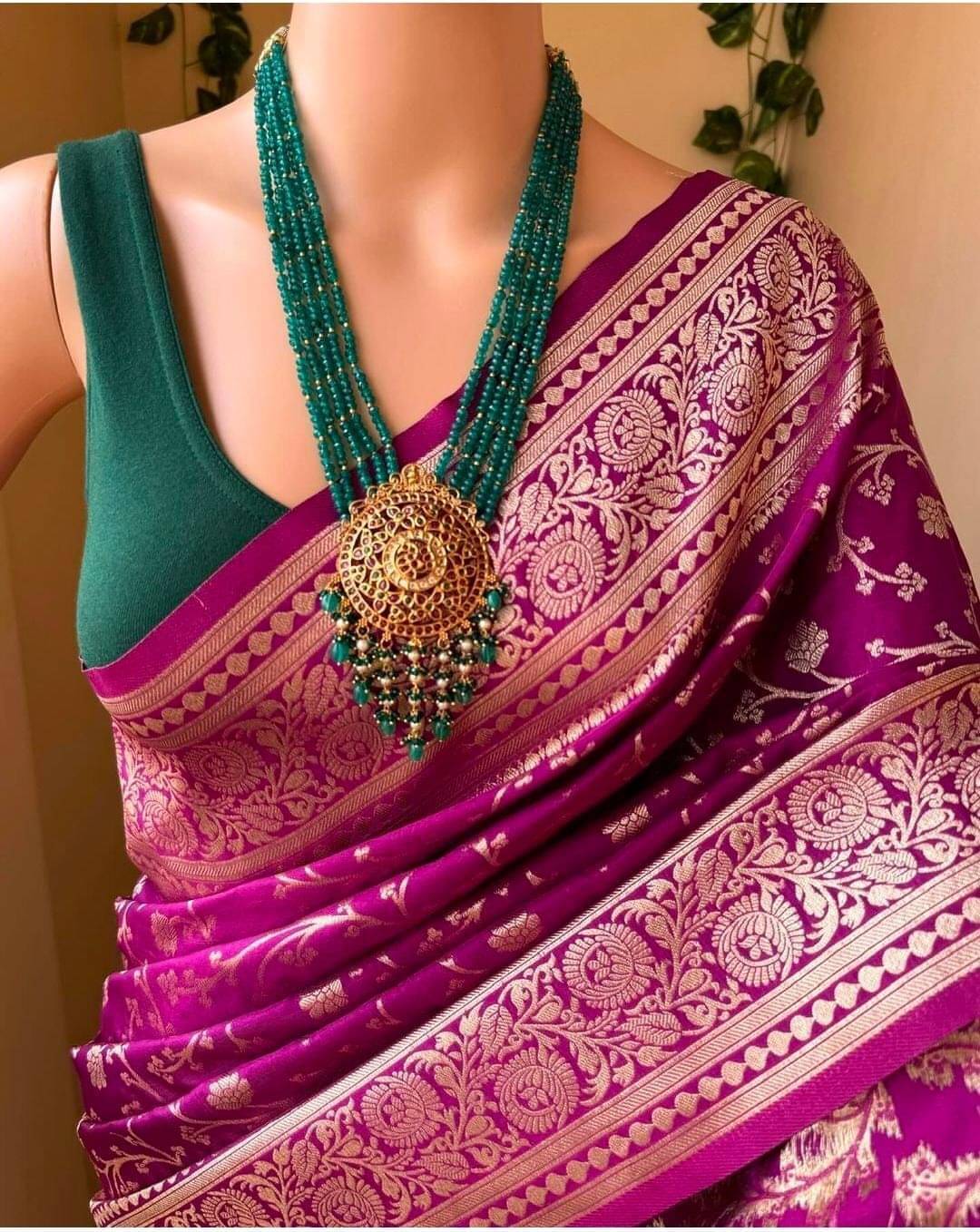     			Pheasant Jacquard Self Design Saree With Unstitched Blouse Piece ( Pink )