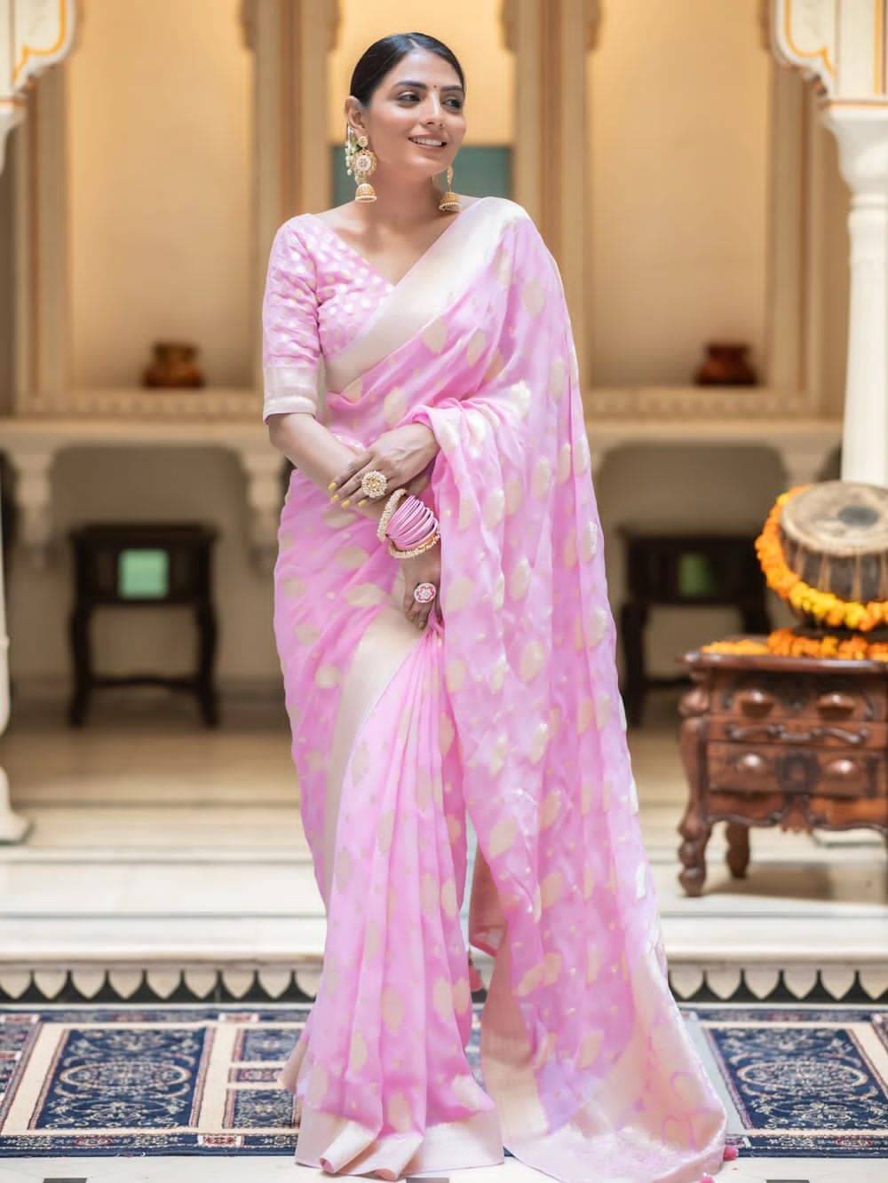     			Pheasant Jacquard Woven Saree With Unstitched Blouse Piece ( Pink )