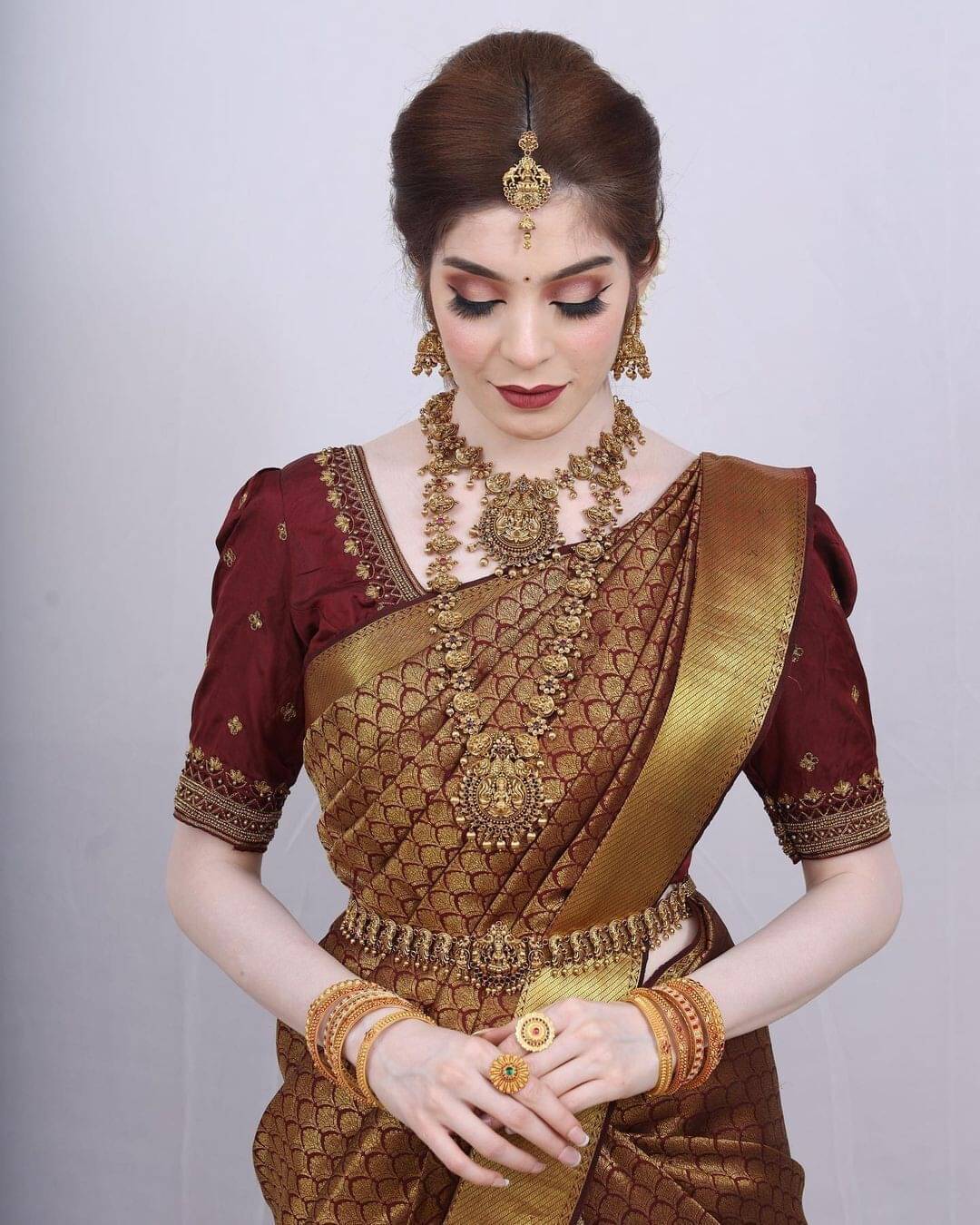 Pheasant Jacquard Woven Saree With Unstitched Blouse Piece ( Maroon ) Pheasant Jacquard Woven Saree With Unstitched Blouse Piece ( Maroon )