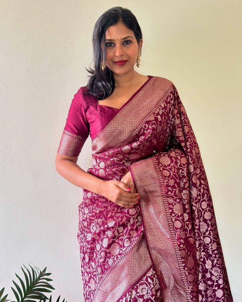     			Pheasant Jacquard Applique Saree With Unstitched Blouse Piece ( Purple )