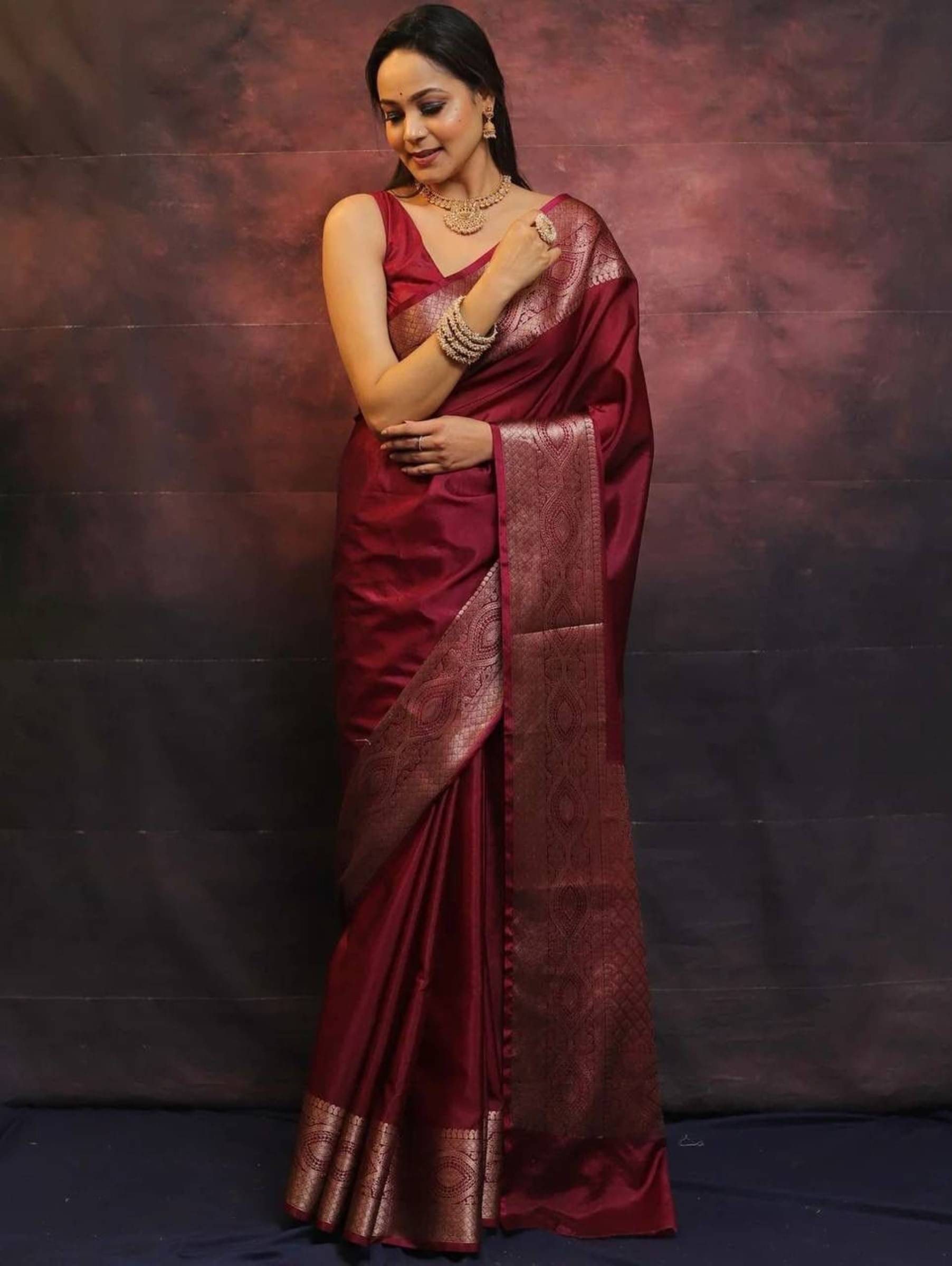     			Pheasant Jacquard Woven Saree With Unstitched Blouse Piece ( Maroon )