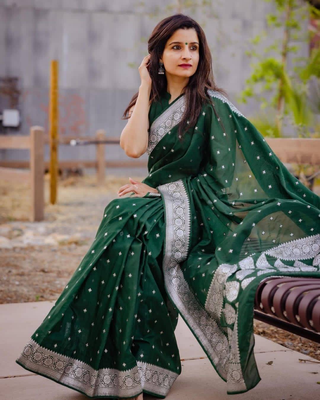 Pheasant Jacquard Woven Saree With Unstitched Blouse Piece ( Green ) Pheasant Jacquard Woven Saree With Unstitched Blouse Piece ( Green )