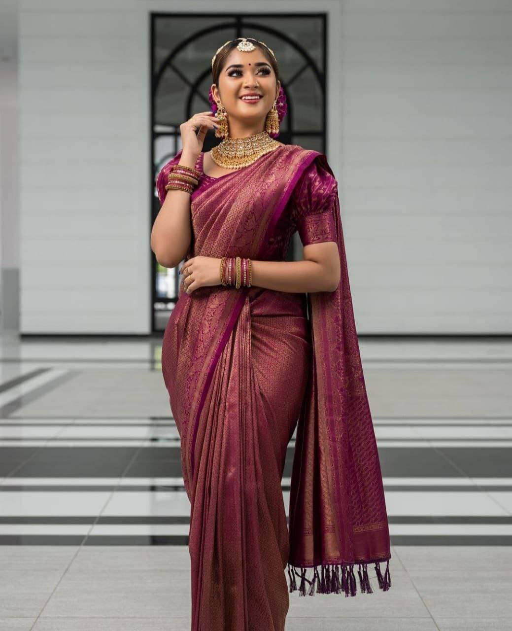     			Pheasant Jacquard Woven Saree With Unstitched Blouse Piece ( Magenta )