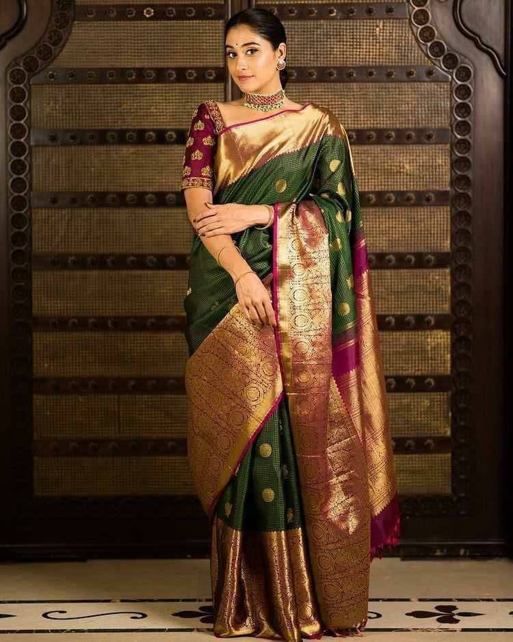 Pheasant Jacquard Applique Saree With Unstitched Blouse Piece ( Green ) Pheasant Jacquard Applique Saree With Unstitched Blouse Piece ( Green )