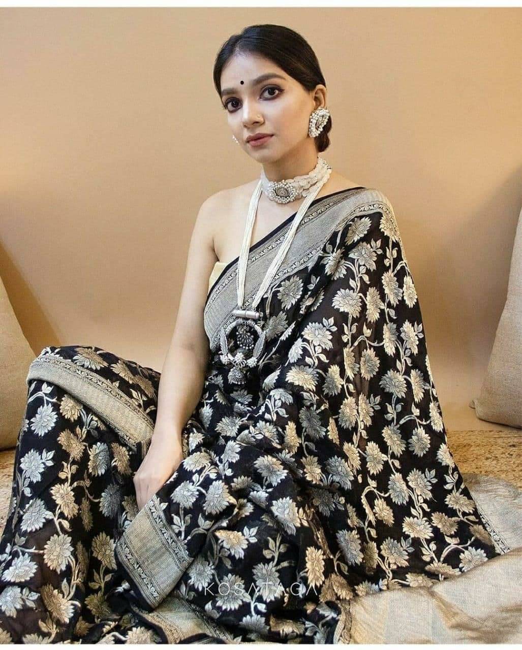 Pheasant Jacquard Woven Saree With Unstitched Blouse Piece ( Black ) Pheasant Jacquard Woven Saree With Unstitched Blouse Piece ( Black )