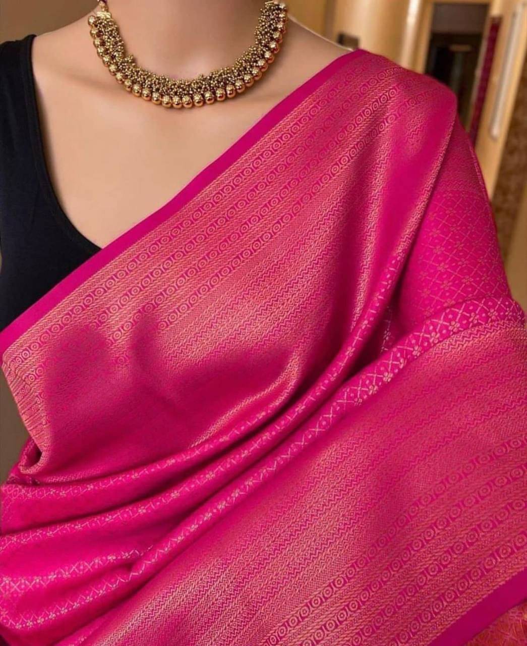     			Pheasant Jacquard Woven Saree With Unstitched Blouse Piece ( Peach )