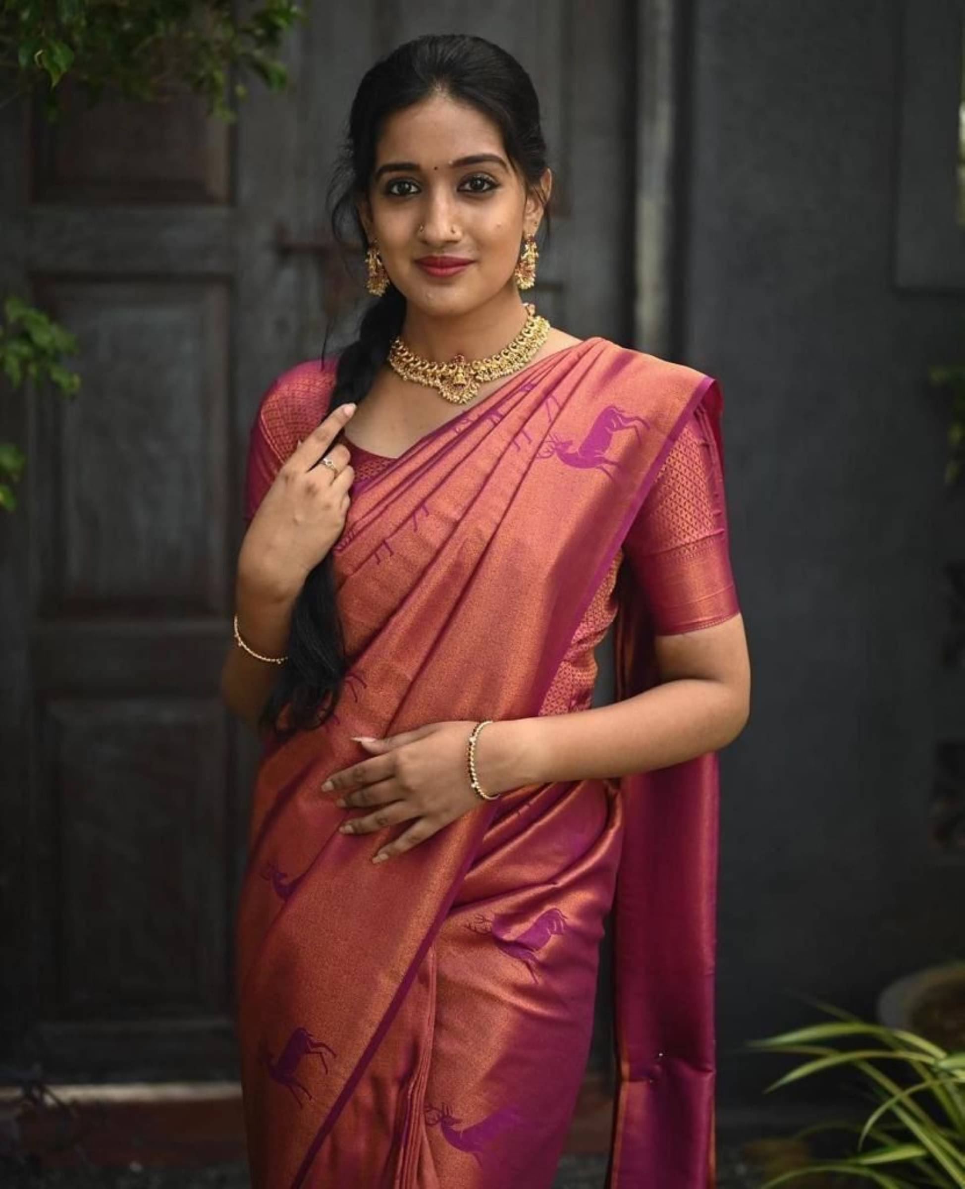 Pheasant Jacquard Applique Saree With Unstitched Blouse Piece ( Pink ) Pheasant Jacquard Applique Saree With Unstitched Blouse Piece ( Pink )