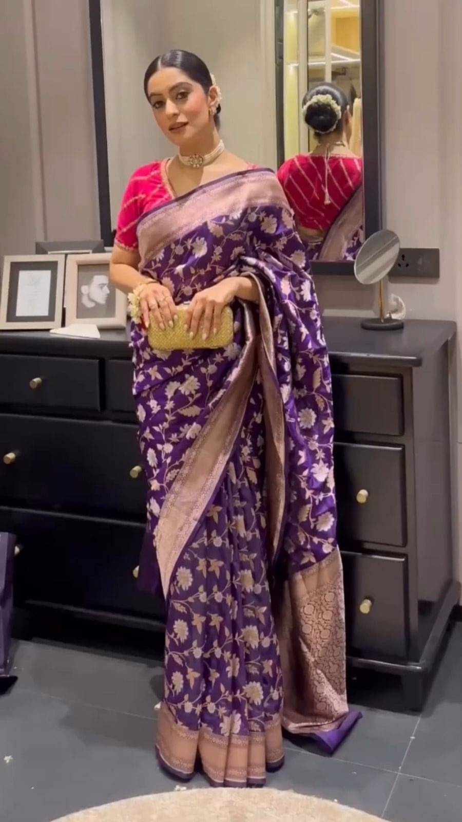     			Pheasant Jacquard Applique Saree With Unstitched Blouse Piece ( Purple )