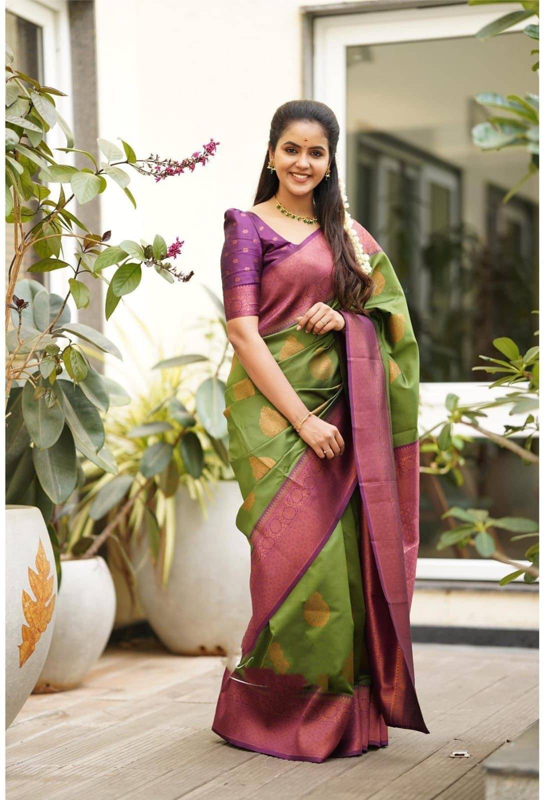     			Pheasant Jacquard Applique Saree With Unstitched Blouse Piece ( Green )