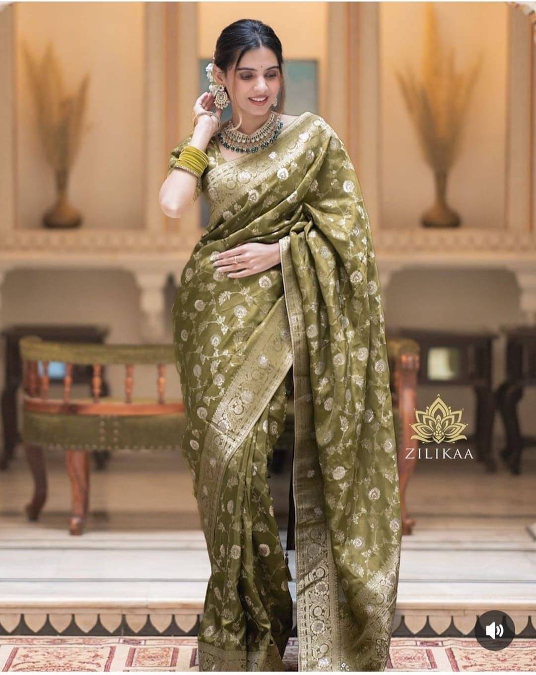 Pheasant Jacquard Woven Saree With Unstitched Blouse Piece ( Green ) Pheasant Jacquard Woven Saree With Unstitched Blouse Piece ( Green )