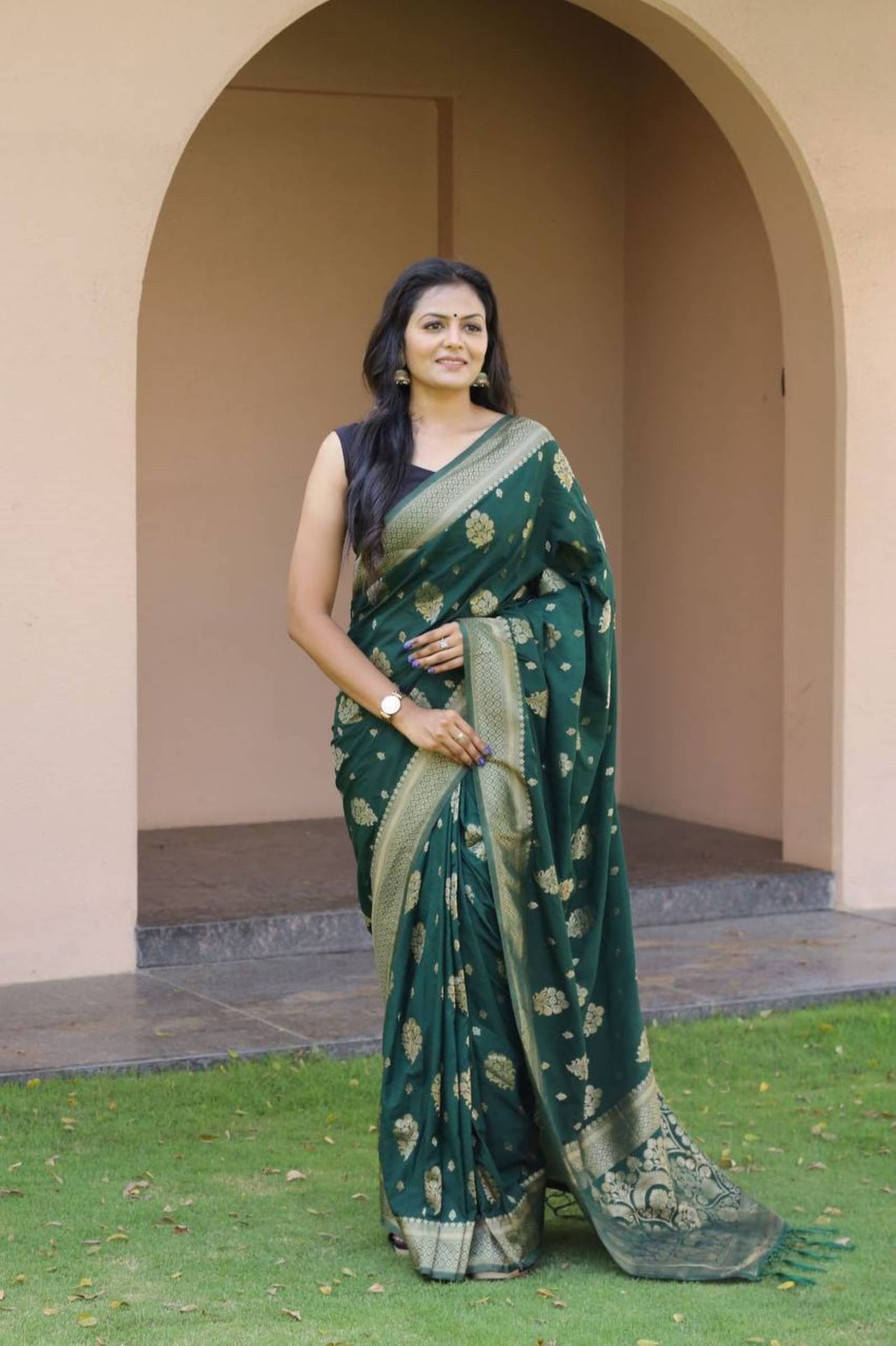     			Pheasant Silk Woven Saree With Unstitched Blouse Piece ( Green )