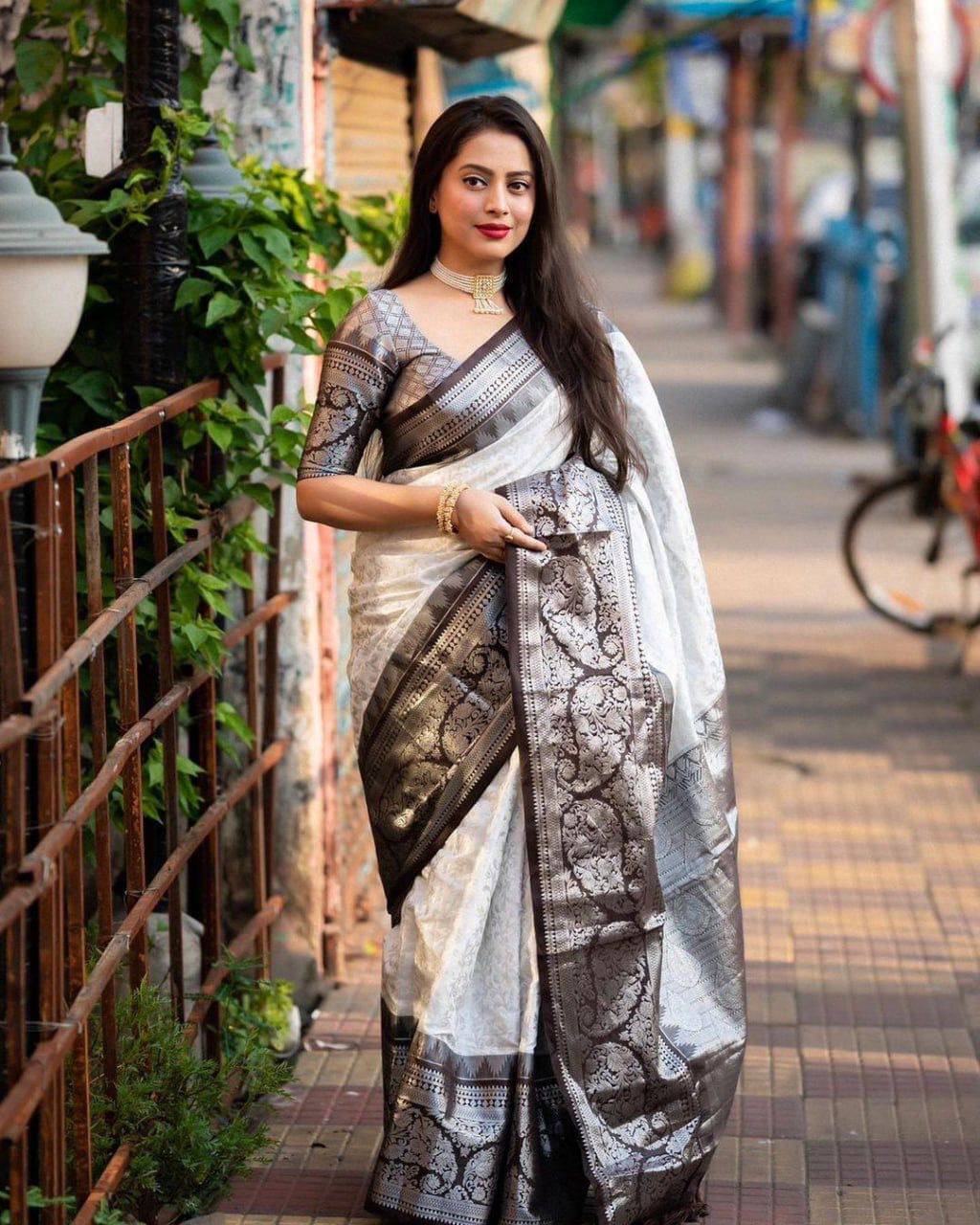 Pheasant Silk Woven Saree With Unstitched Blouse Piece ( White ) Pheasant Silk Woven Saree With Unstitched Blouse Piece ( White )