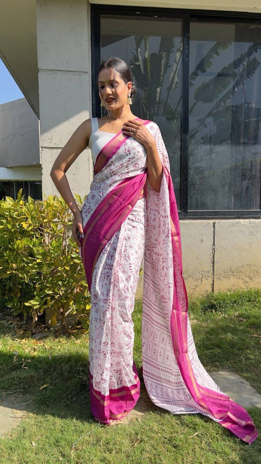 Pheasant Silk Blend Printed Saree With Unstitched Blouse Piece ( Purple ) Pheasant Silk Blend Printed Saree With Unstitched Blouse Piece ( Purple )