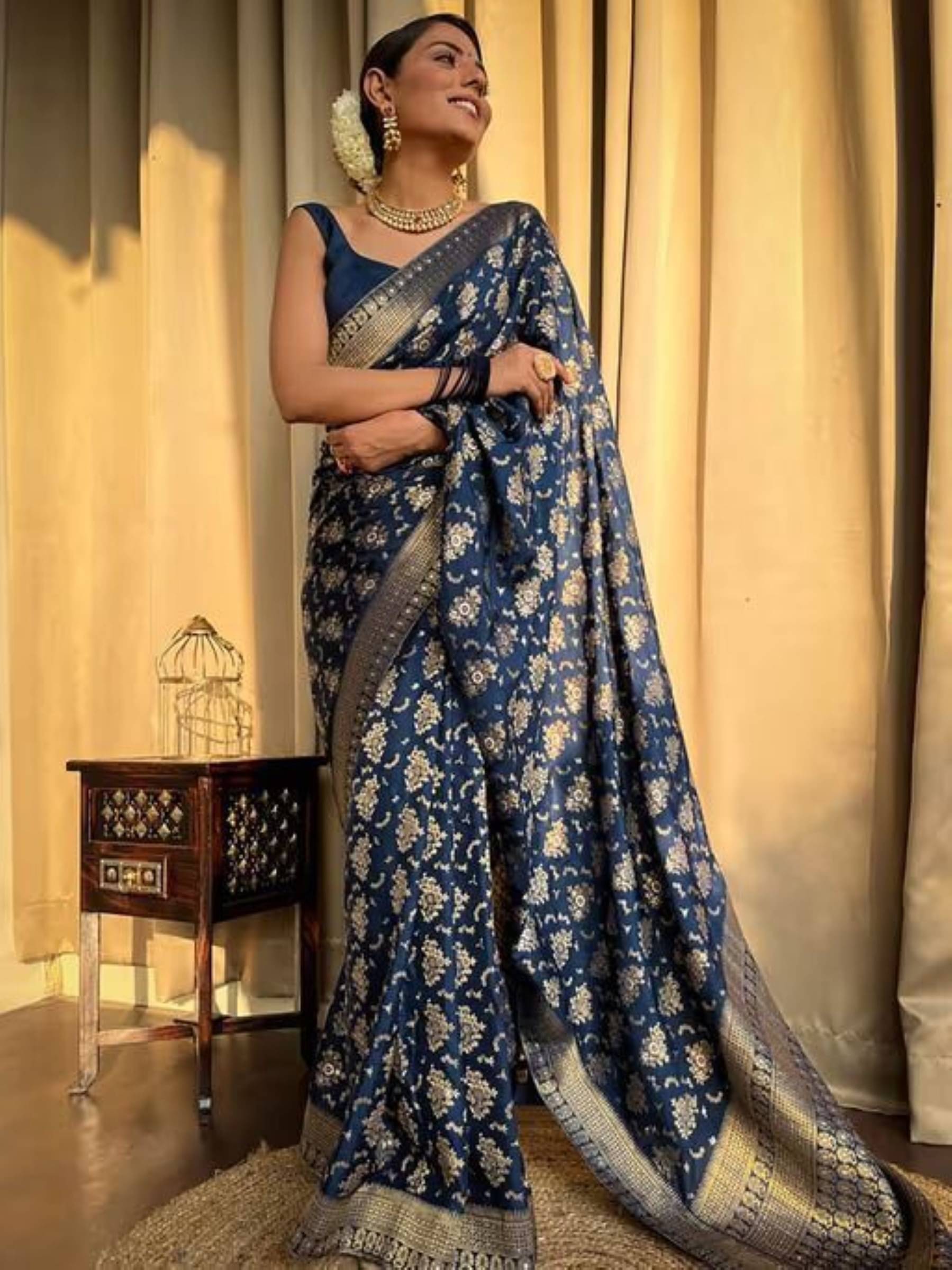     			Pheasant Silk Woven Saree With Unstitched Blouse Piece ( Purple )