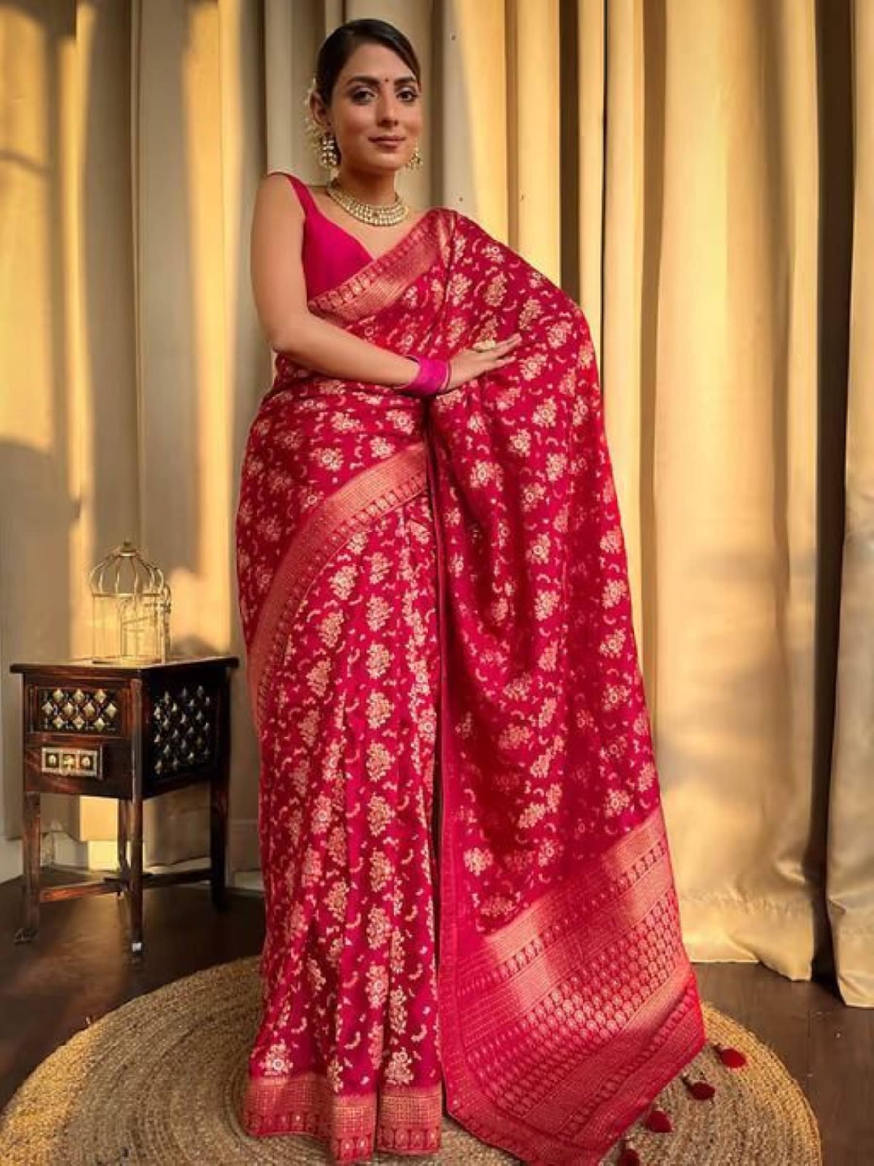     			Pheasant Silk Woven Saree With Unstitched Blouse Piece ( Peach )