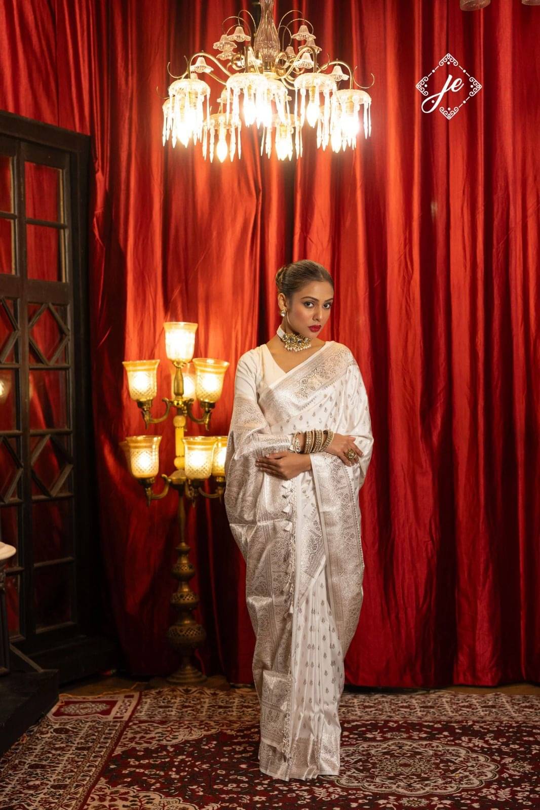     			Aika Banarasi Silk Woven Saree With Unstitched Blouse Piece ( White )